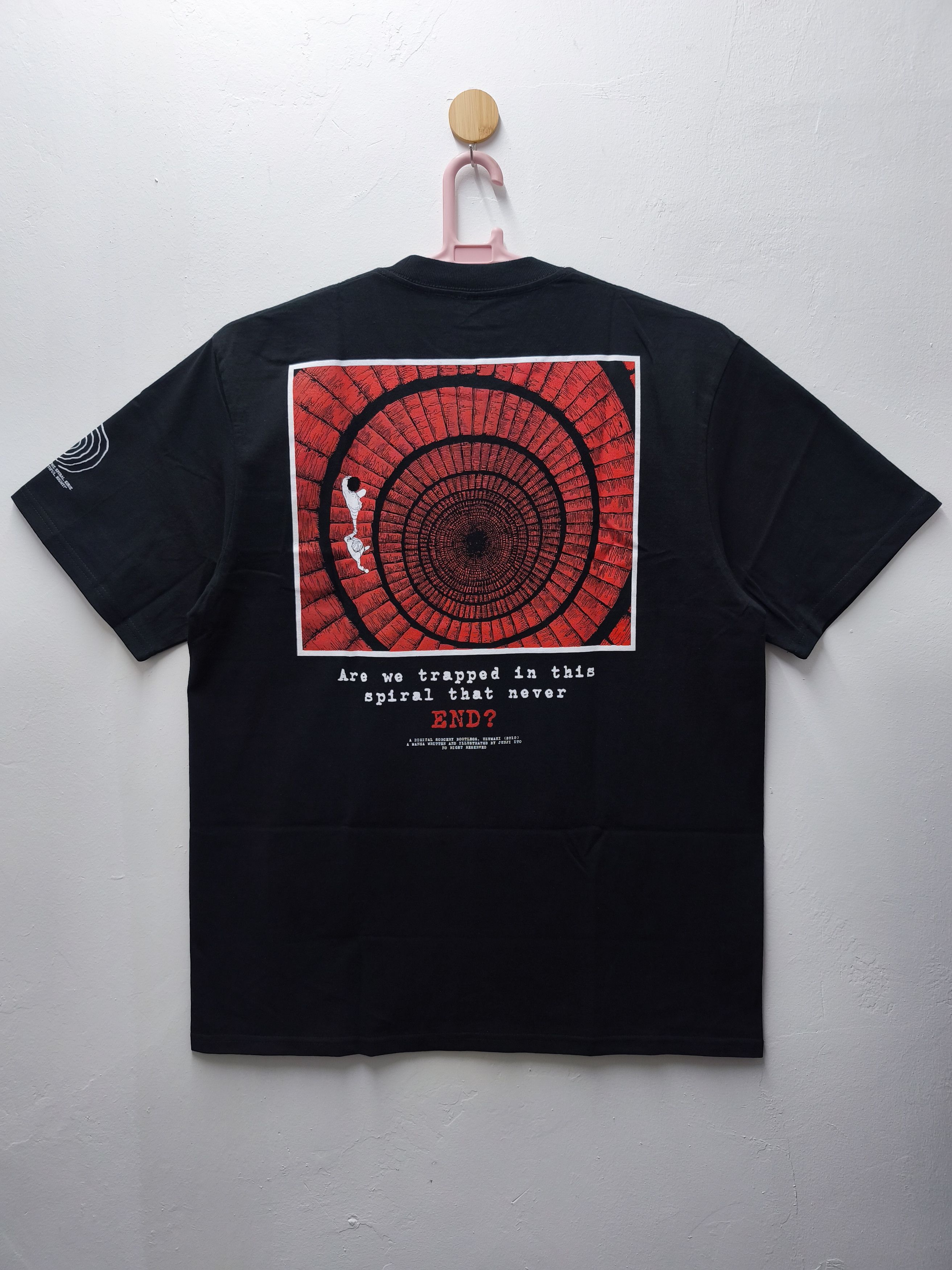 Anime Uzumaki Spiral Into Horror Junji Ito T-shirt Size US XL / EU 56 / 4 - 9 Thumbnail