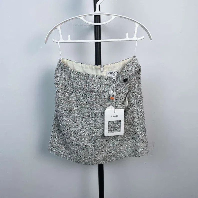 Chanel Chanel Tweed 19c cruise series short skirt Size 24" / US 00 / IT 34 - 1 Thumbnail