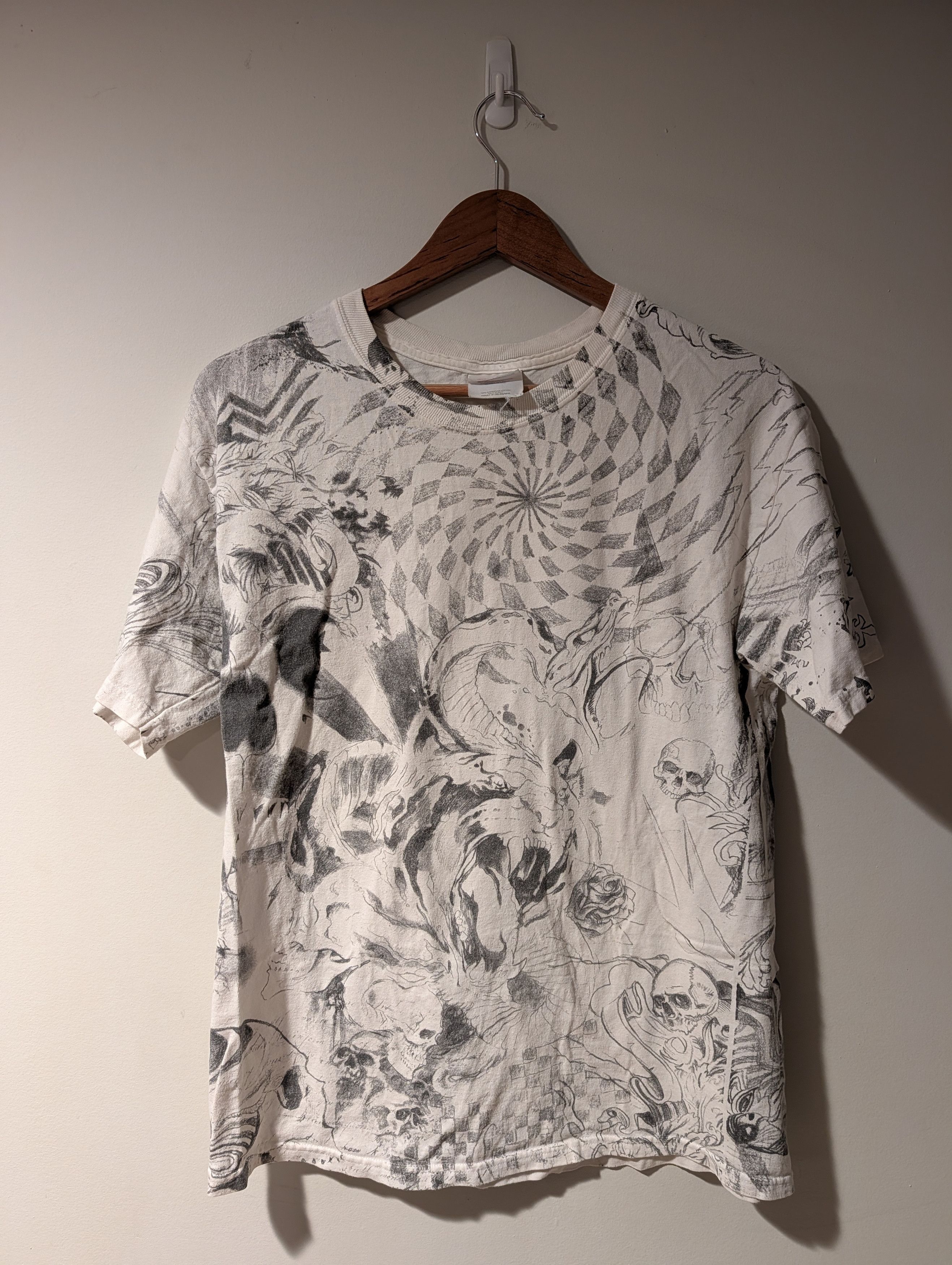 Arts & Science Vintage Hanes AOP T-Shirt Trippy Skulls Dragon Abstract Size US M / EU 48-50 / 2 - 1 Thumbnail
