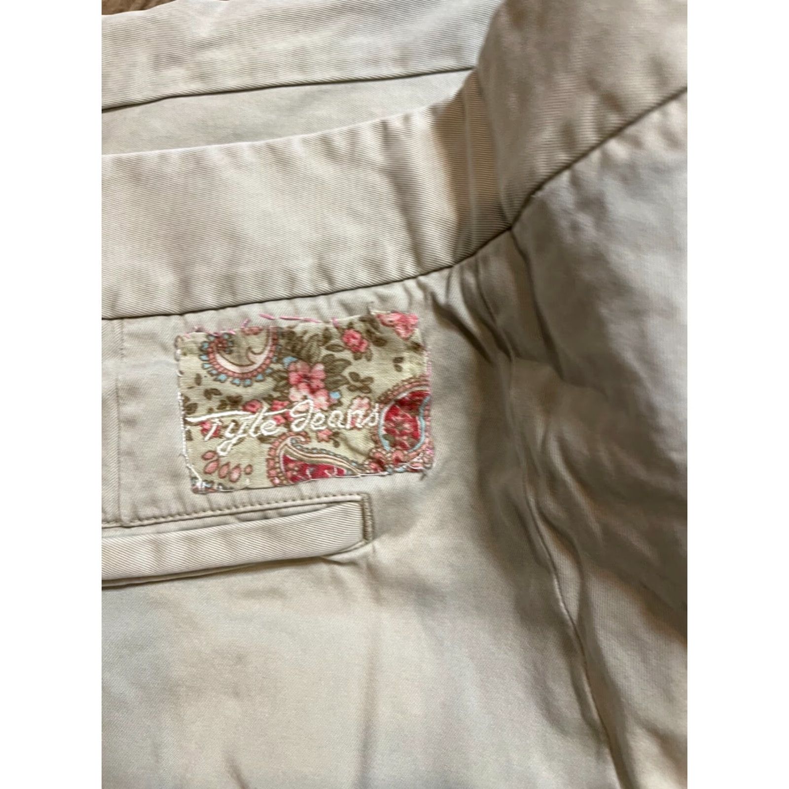 Tommy Bahama Tommy Bahama Shorts Womens Size 6 Beige Relaxed Regular 6 Womens George Shorts Mens Size 32 Gray missinin a bottom Size 28" / US 6 / IT 42 - 6 Thumbnail