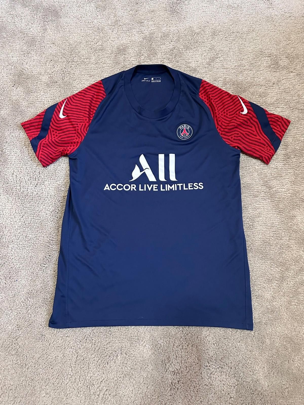 Nike Paris Saint Germain PSG Nike Training Football Soccer Jersey Size US L / EU 52-54 / 3 - 1 Thumbnail