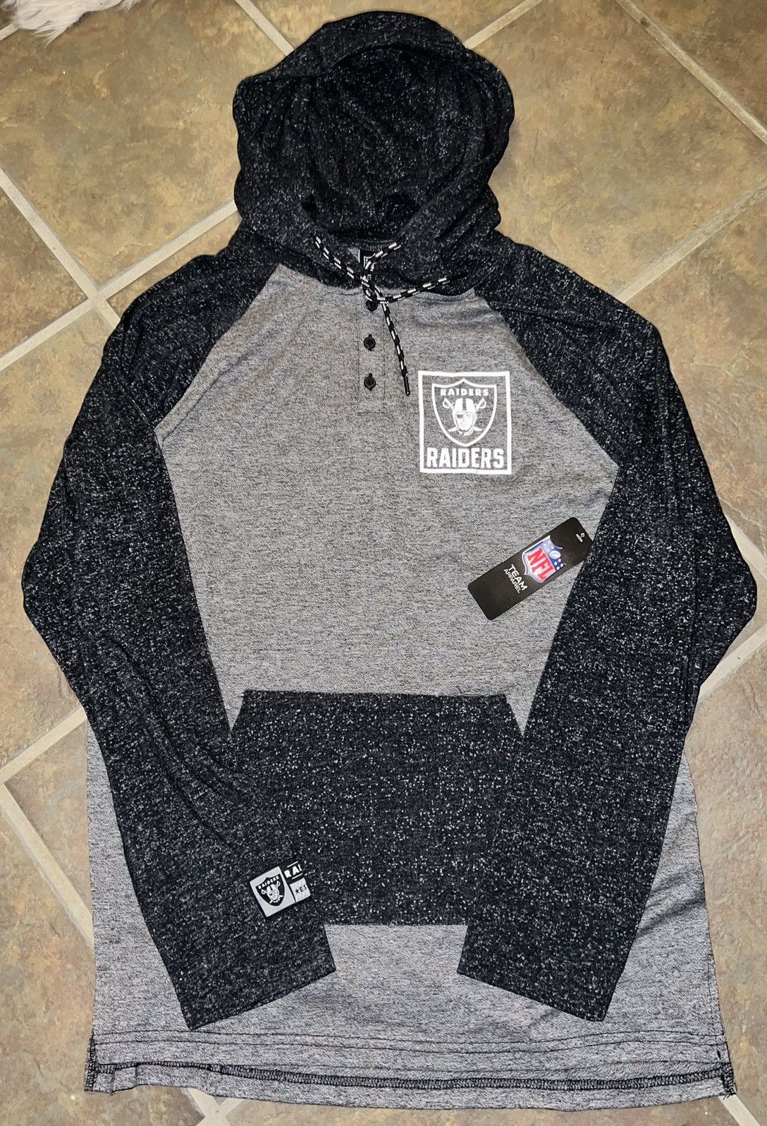 NFL Oakland Raiders Official Lightweight Hoodie Size US L / EU 52-54 / 3 - 11 Thumbnail