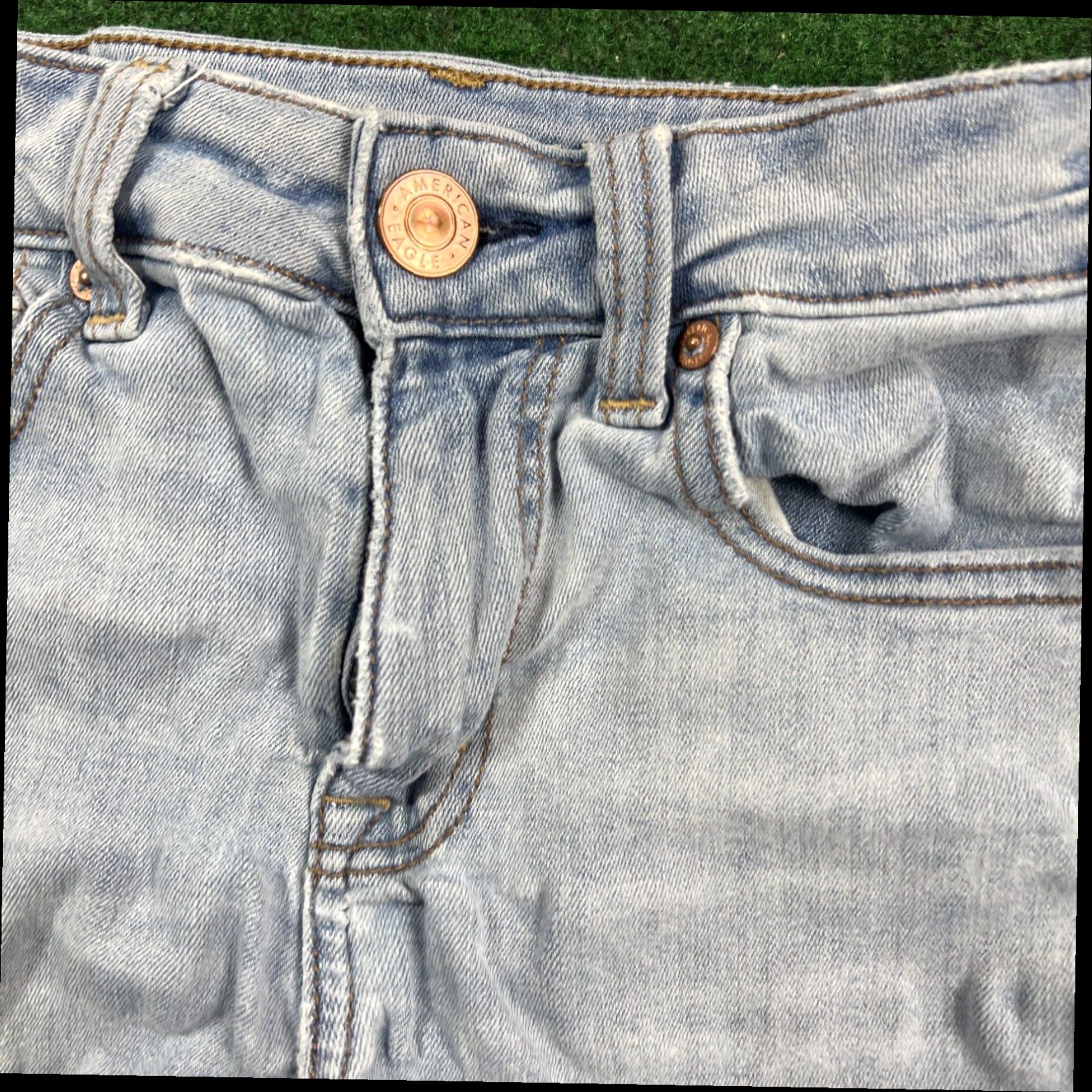 American Eagle Outfitters American Eagle Women Shorts 00 Blue Light Wash Next Level Stretch Cuff Inseam 2" Size 40" / US 18 - 3 Thumbnail