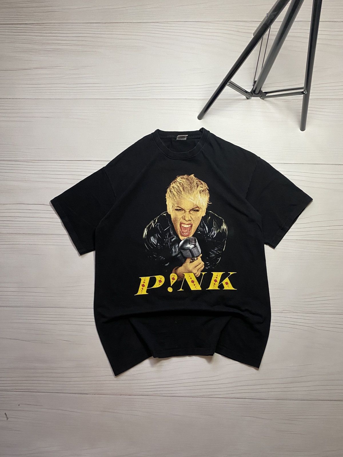 Vintage Vintage Pink Funhouse Tour 2009 Big Logo y2k t shirt Size US L / EU 52-54 / 3 - 1 Thumbnail