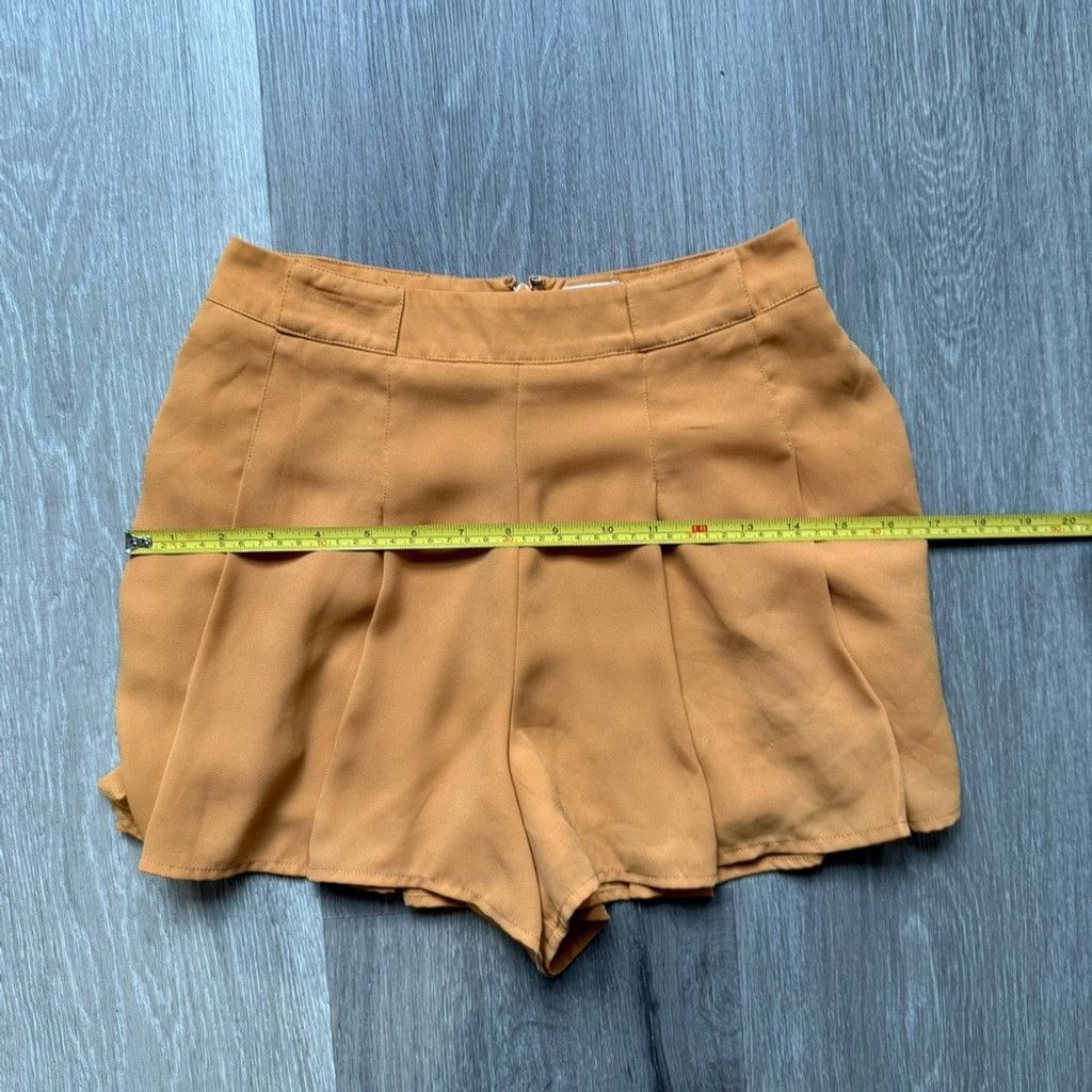 Aritzia Sunday Best Orange Shorts High-Waisted Flowy Size 26" / US 2 / IT 38 - 4 Thumbnail