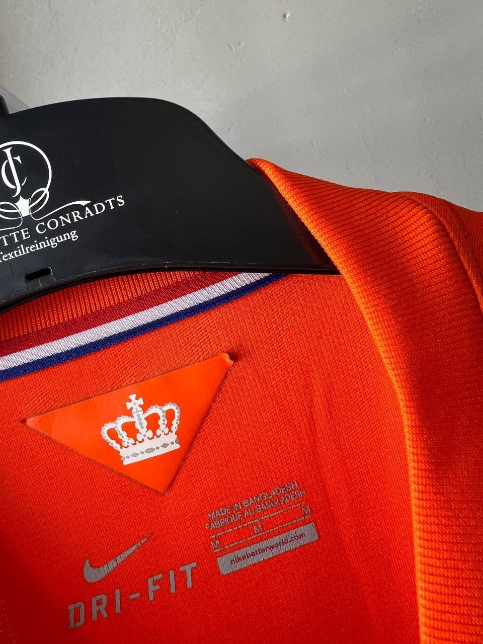 Nike 2014/16 NETHERLANDS HOME SOCCER JERSEY FOOTBALL SHIRT SZ M Size US M / EU 48-50 / 2 - 6 Thumbnail