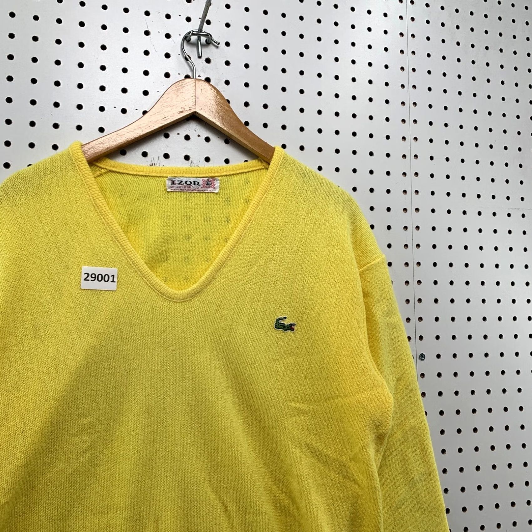 Izod VINTAGE Izod Lacoste Sweater Mens Large Yellow Knit Long Sleeve V-Neck Pullover 90s Size US L / EU 52-54 / 3 - 5 Thumbnail