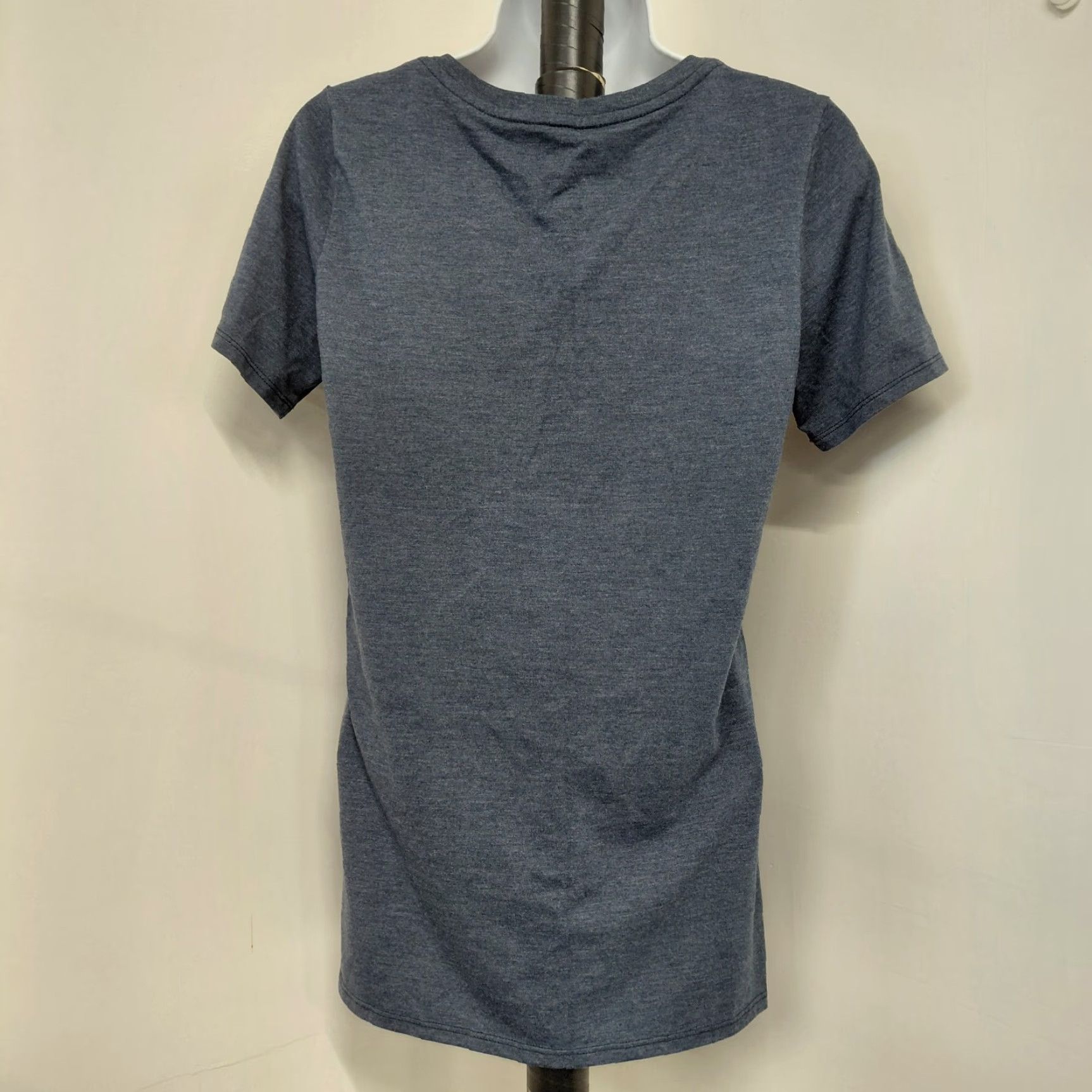 Nike Nike T-Shirt Women Athletic Cut V-Neck Short Sleeve Gray Atlanta Braves Size S Size S / US 4 / IT 40 - 5 Thumbnail