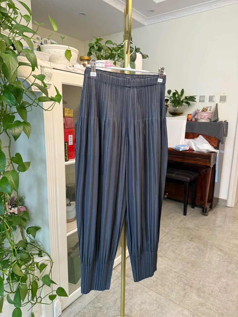 Issey Miyake Issey Miyake Dark grey puff pants Size 25" / US 0 / IT 36 - 2 Thumbnail