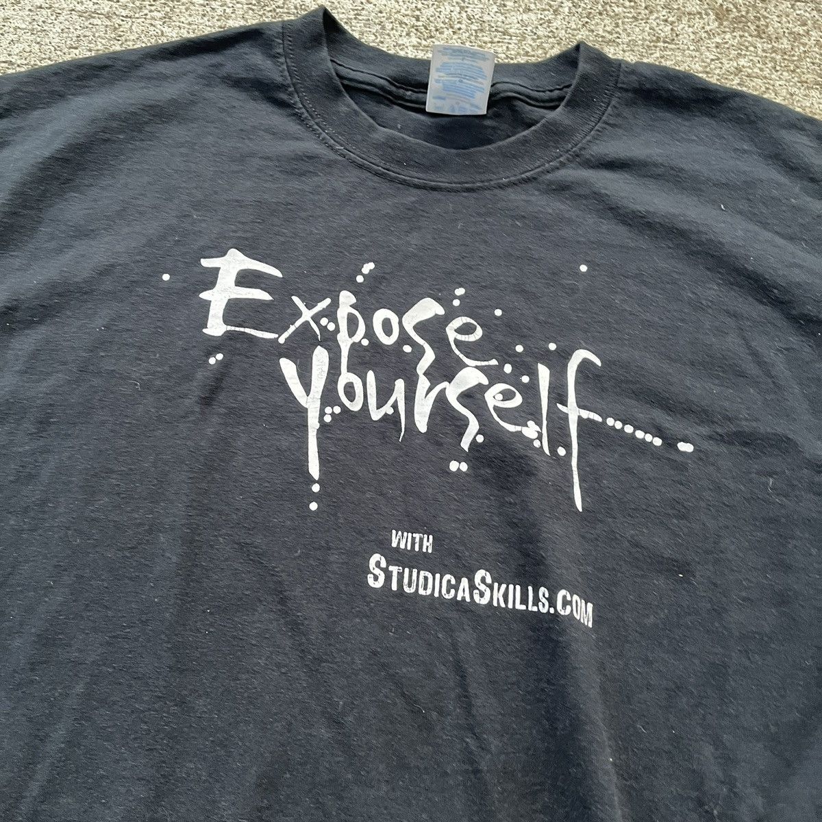 Vintage Vintage Expose Yourself Art T-Shirt Size L Y2K 00's Size US L / EU 52-54 / 3 - 2 Thumbnail