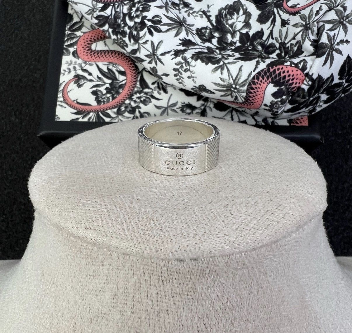 Gucci Gucci Logo Engraved Ring K12 Size ONE SIZE - 1 Thumbnail