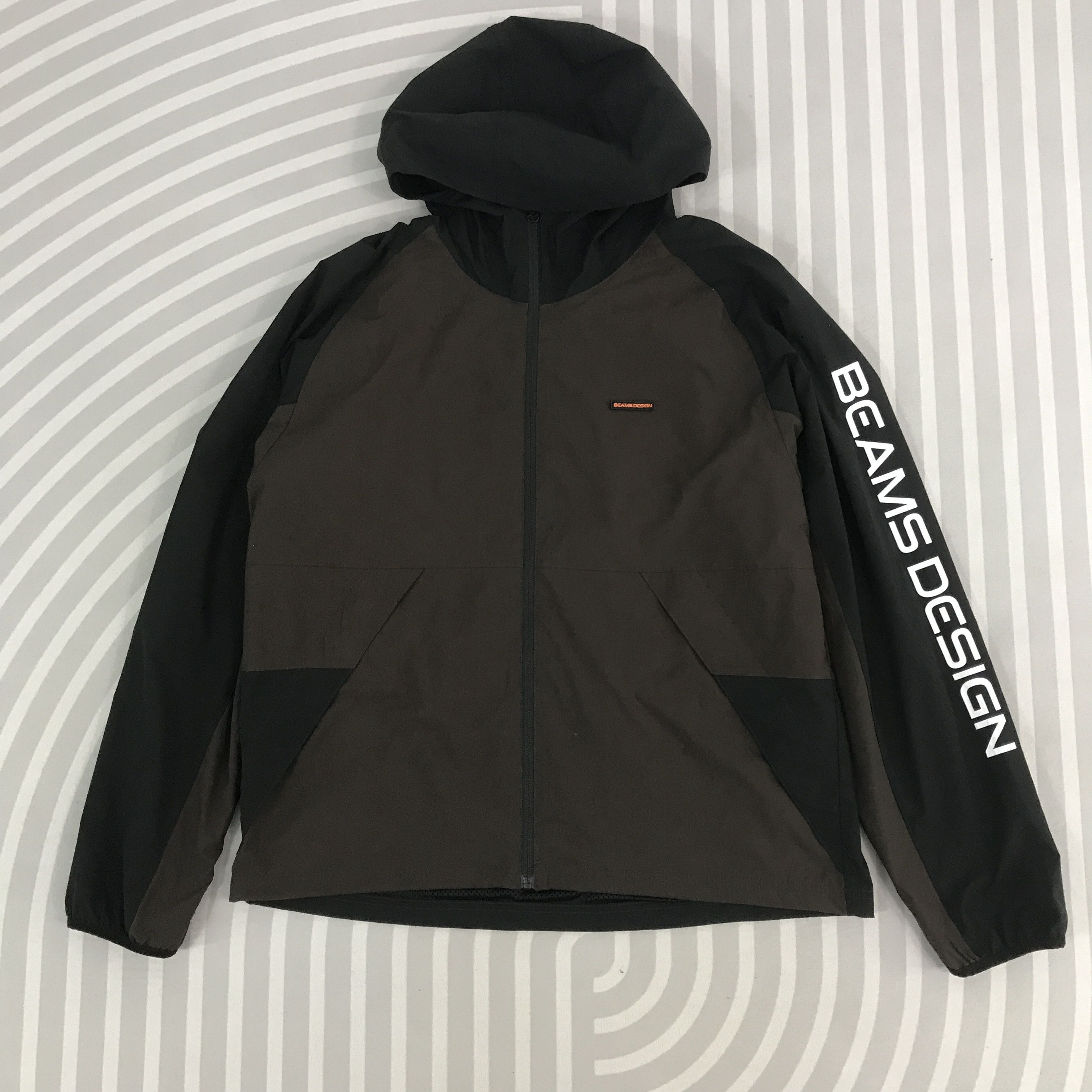 Beams Japan × Japanese Brand × Vintage Vintage Beams Design windbreaker hoodies Jacket Size US XL / EU 56 / 4 - 1 Thumbnail