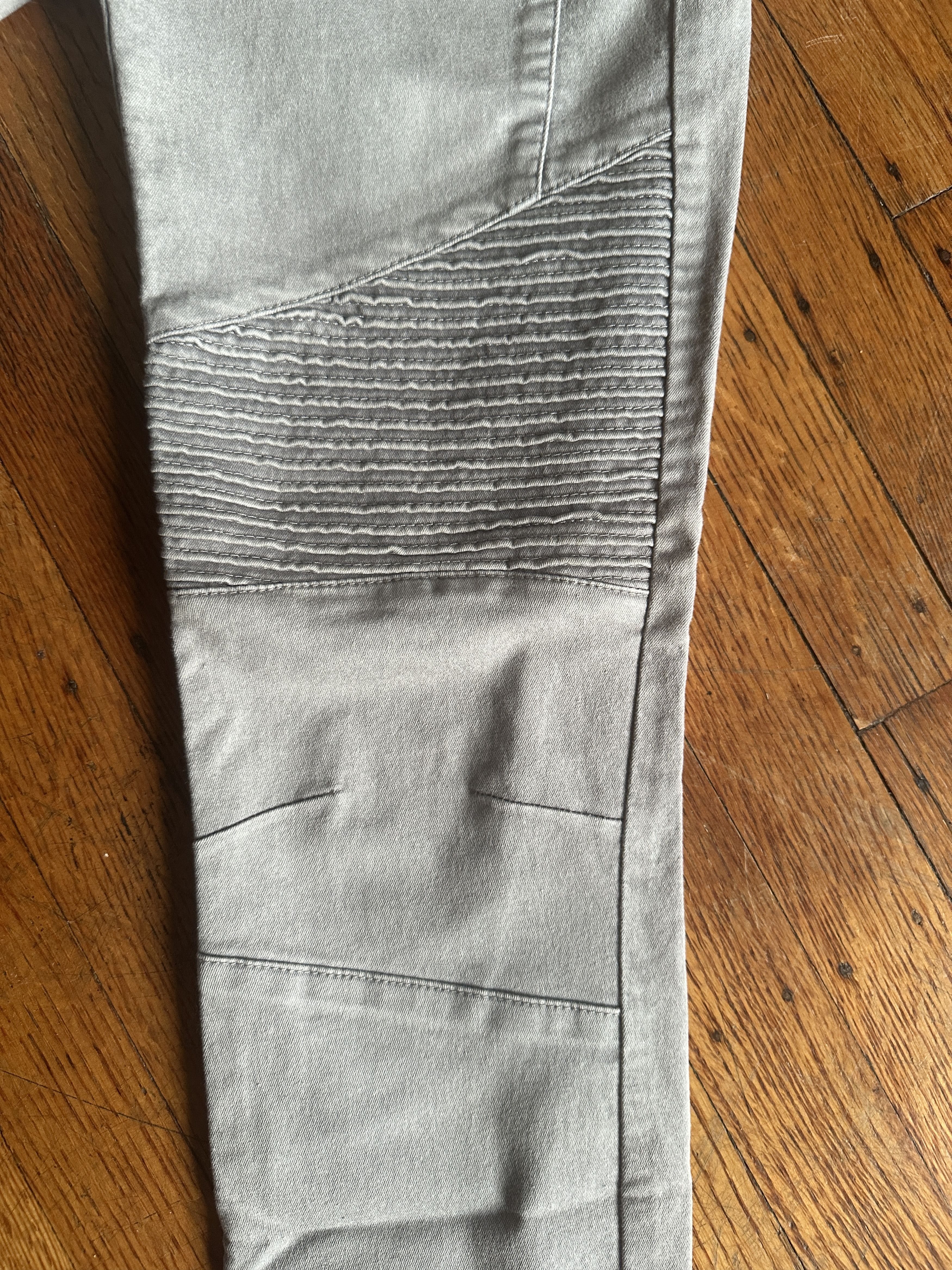Zara Zara Gray denim skinny jeans w/distressed rigid knee & zips Size 30" / US 8 / IT 44 - 9 Thumbnail