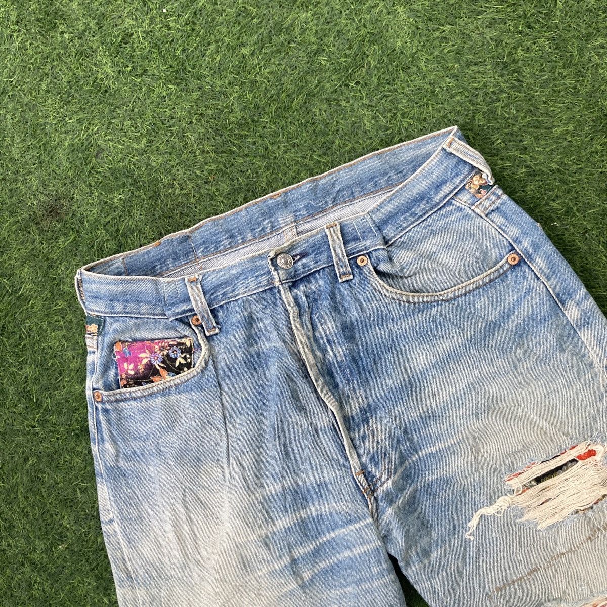 Levi's × Levi's Vintage Clothing × Vintage VINTAGE 90s LEVI’S 501 DISTRESSED JEANS Size US 34 / EU 50 - 3 Thumbnail