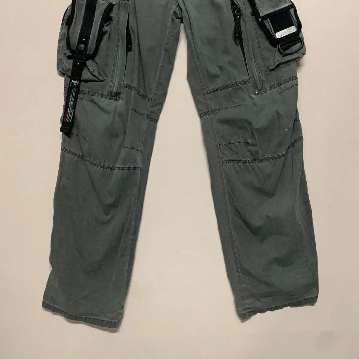 Japanese Brand RARE! 3D POCKET Tough Utility MultiPocket Bondage Cargo Pant Size US 33 - 5 Thumbnail