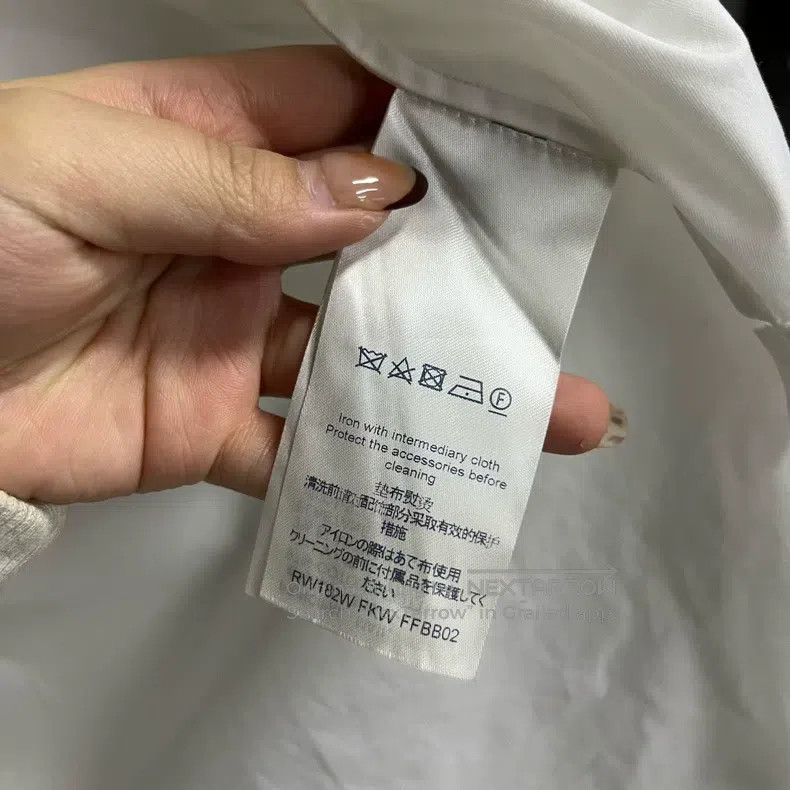 Louis Vuitton Louis Vuitton White Solid Lapel Long Sleeve Shirt Size XS / US 0-2 / IT 36-38 - 3 Thumbnail