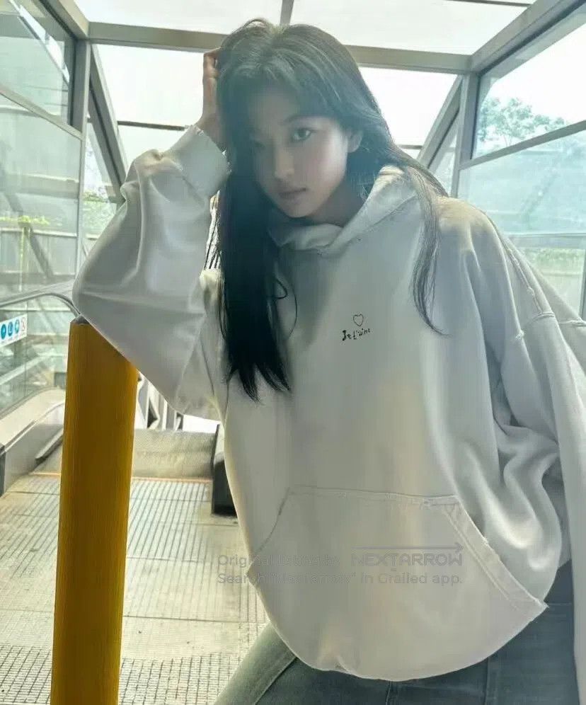 Balenciaga Balenciaga White hole design cotton hooded long sleeve swe Size US XS / EU 42 / 0 - 9 Thumbnail