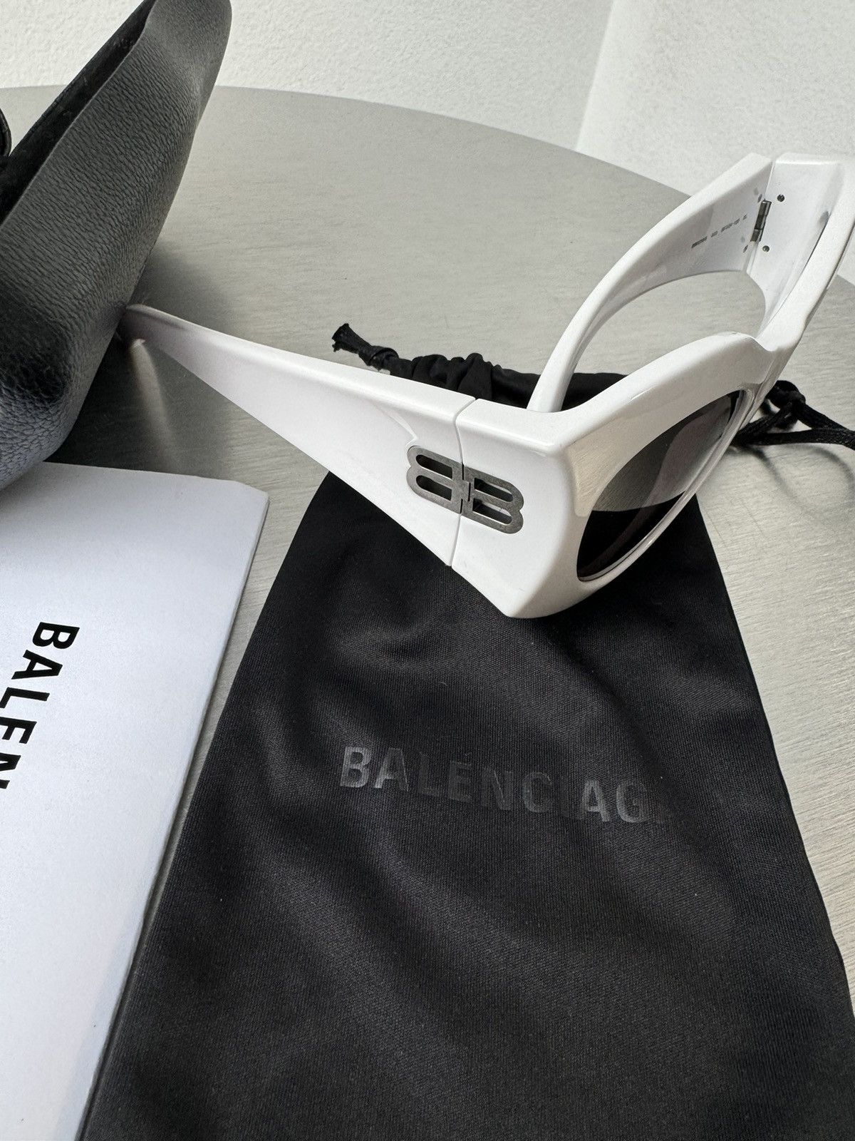 Balenciaga Balenciaga Hourglass white sunglasses Size ONE SIZE - 12 Thumbnail