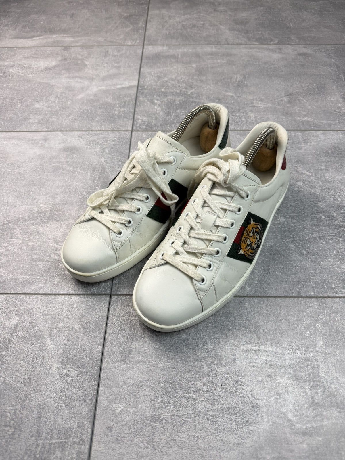 Gucci Gucci Ace Tiger Leather Sneakers White Size US 7 / EU 40 - 3 Thumbnail