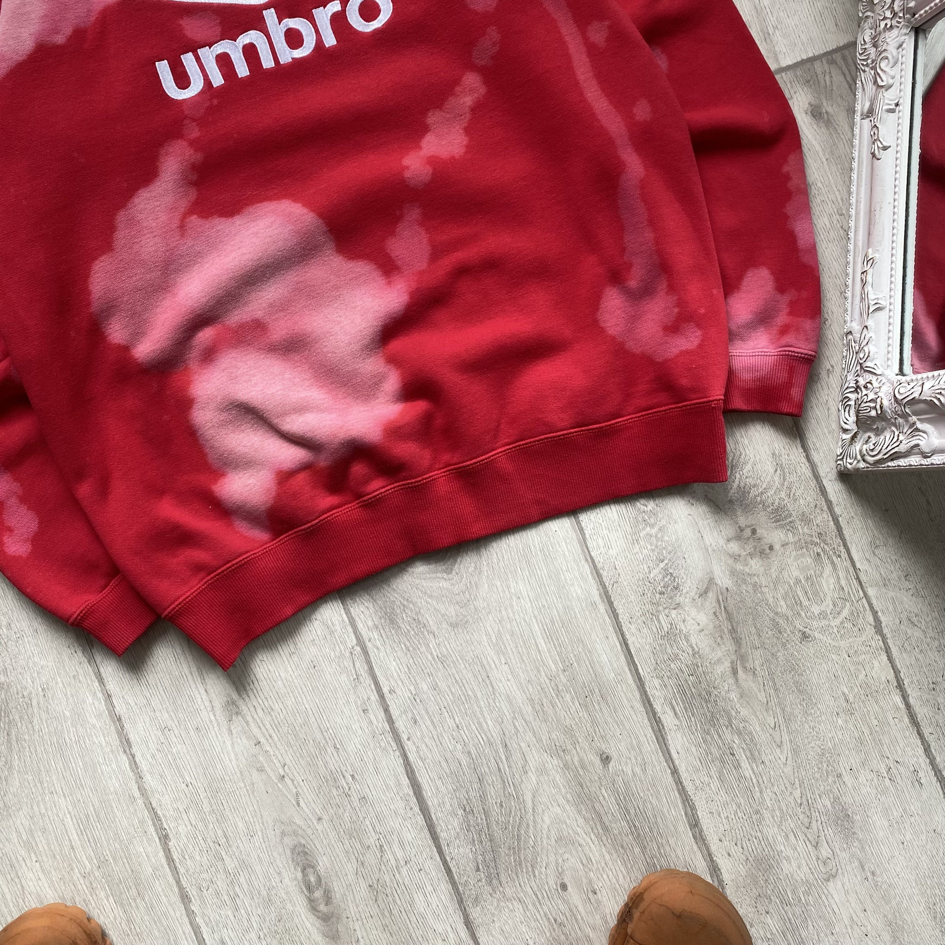 Umbro 00s Custom Umbro Center logo sweatshirt Tie dye Vintage Size US L / EU 52-54 / 3 - 2 Thumbnail