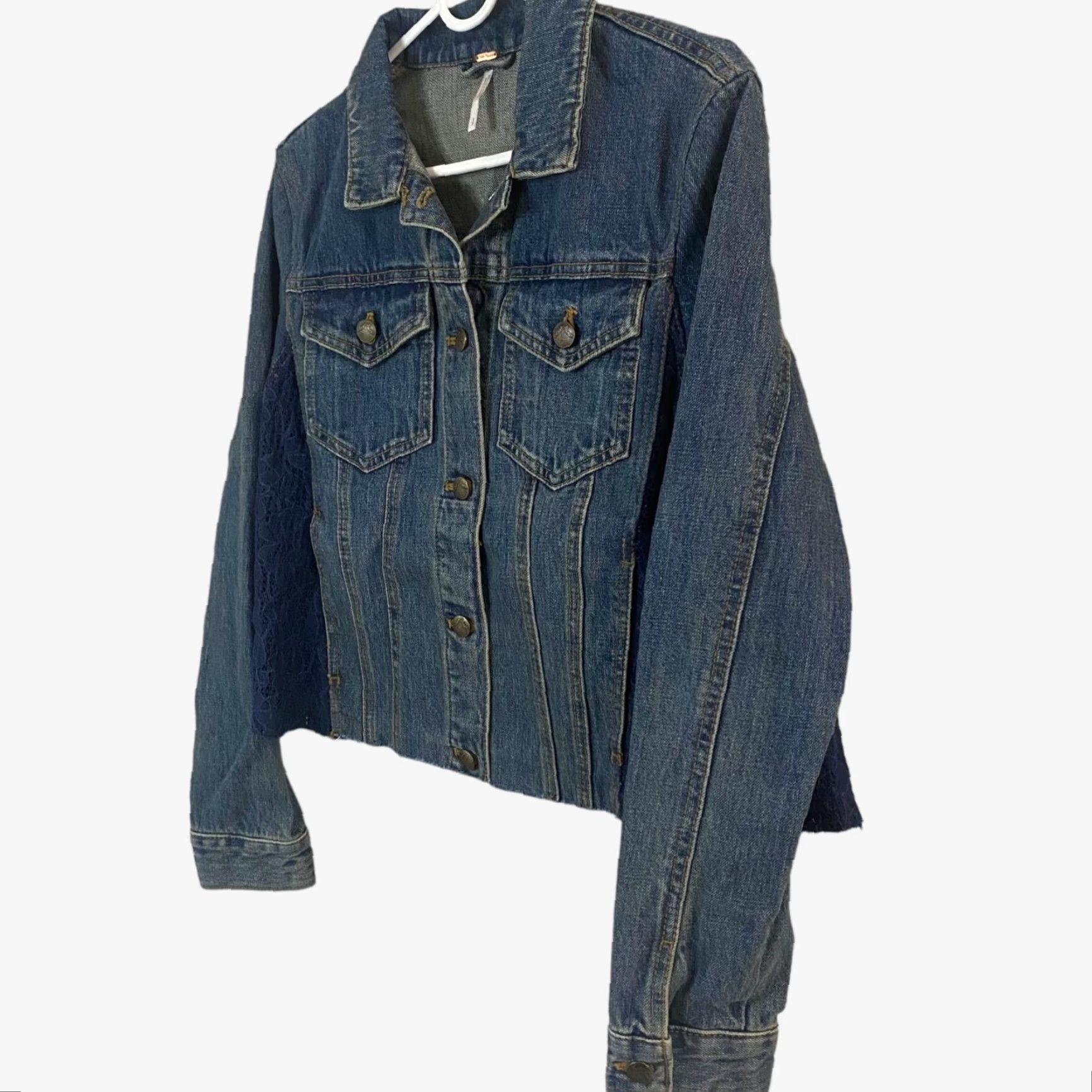 Free People VINTAGE Free People Jean Jacket Womens Small Blue Denim Lace Panel Button Front Cropped Size 28" / US 6 / IT 42 - 2 Thumbnail