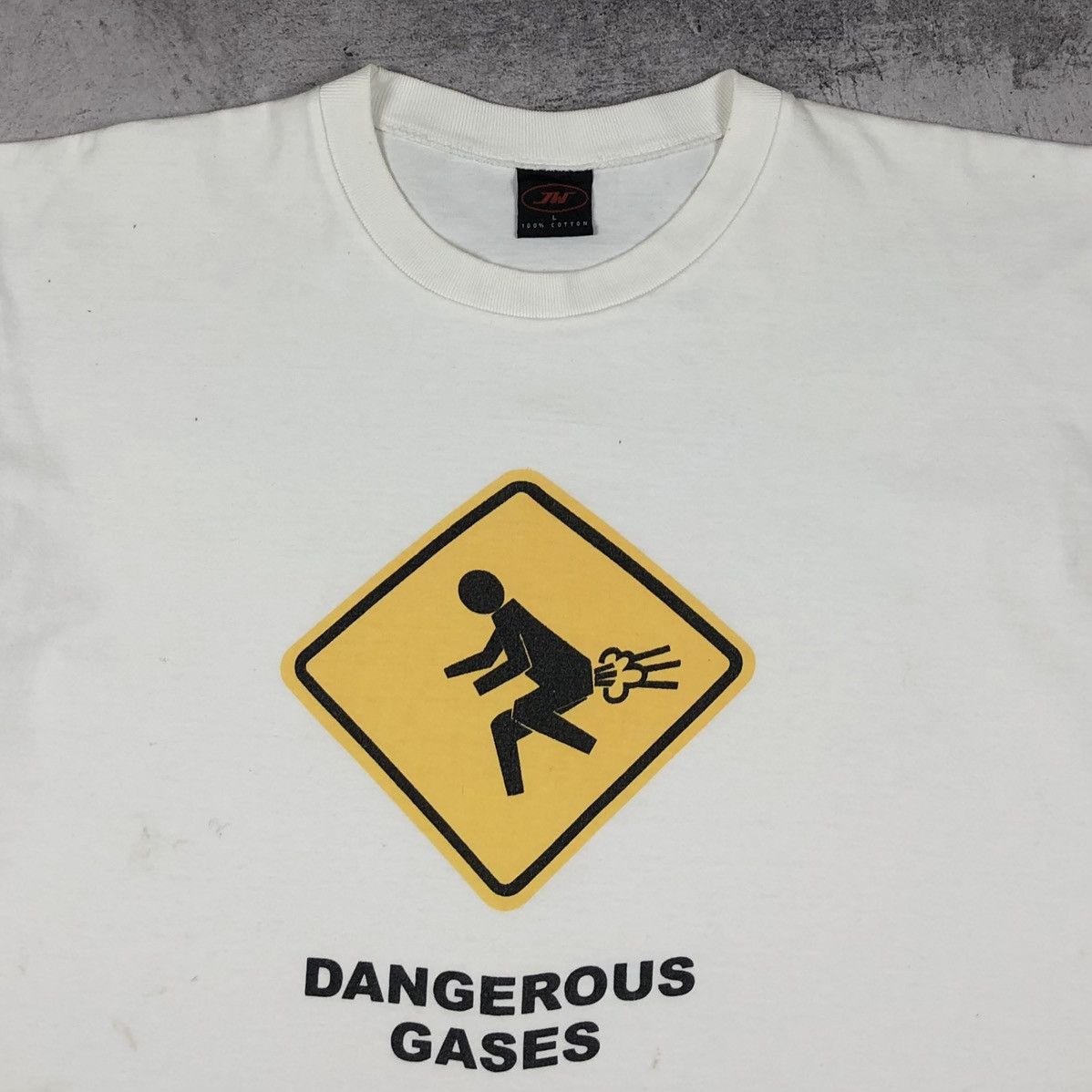 Vintage Vintage Dangerous Gases Fart Tee Size US L / EU 52-54 / 3 - 11 Thumbnail