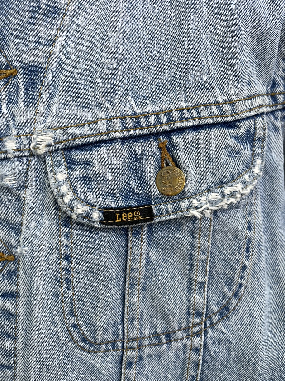 Lee Lee blue denim raiders jacket classic trucker jacjet faded Size US L / EU 52-54 / 3 - 5 Thumbnail