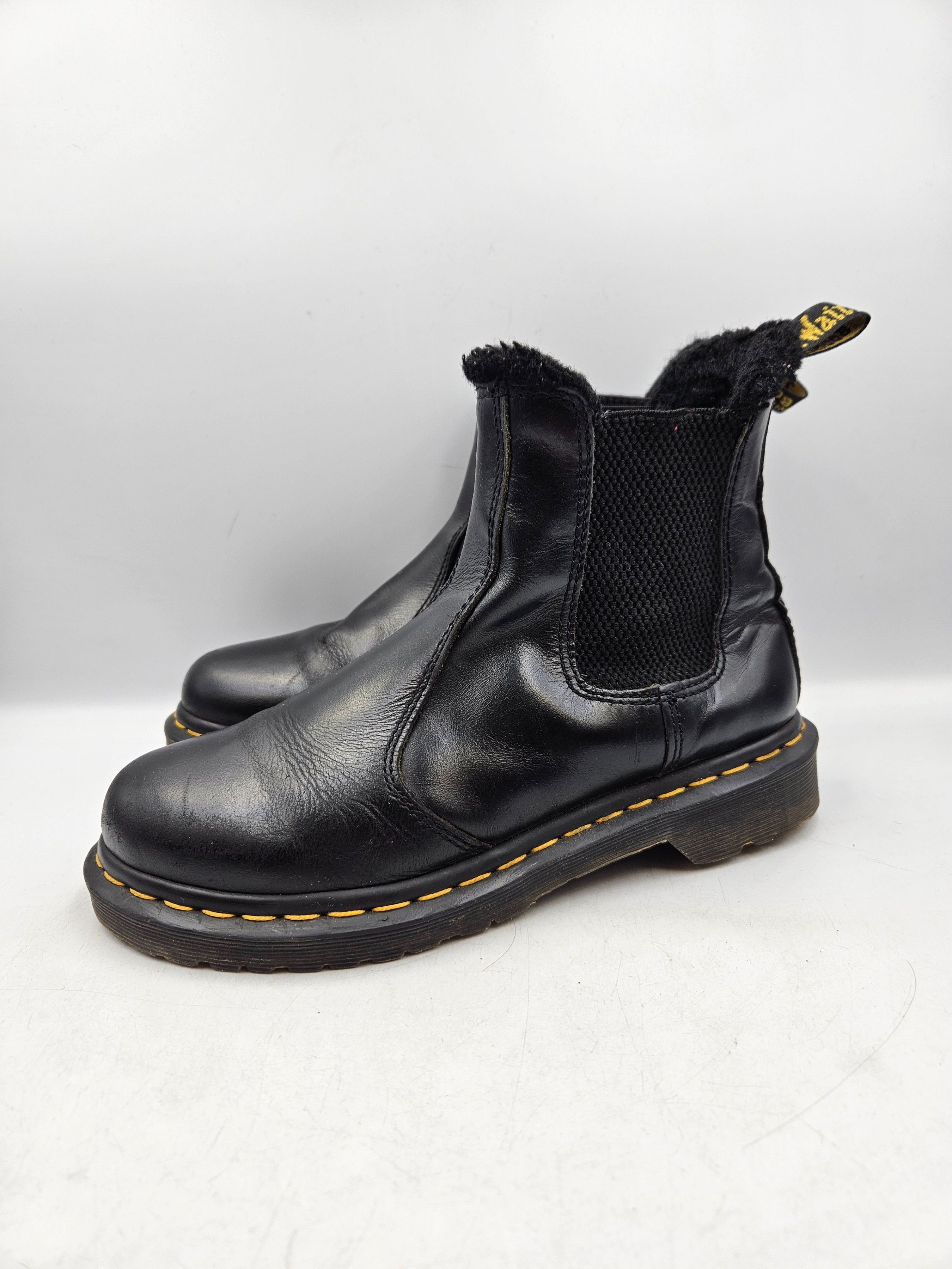 Women's insulated Dr. Martens Leonore boots black size 38