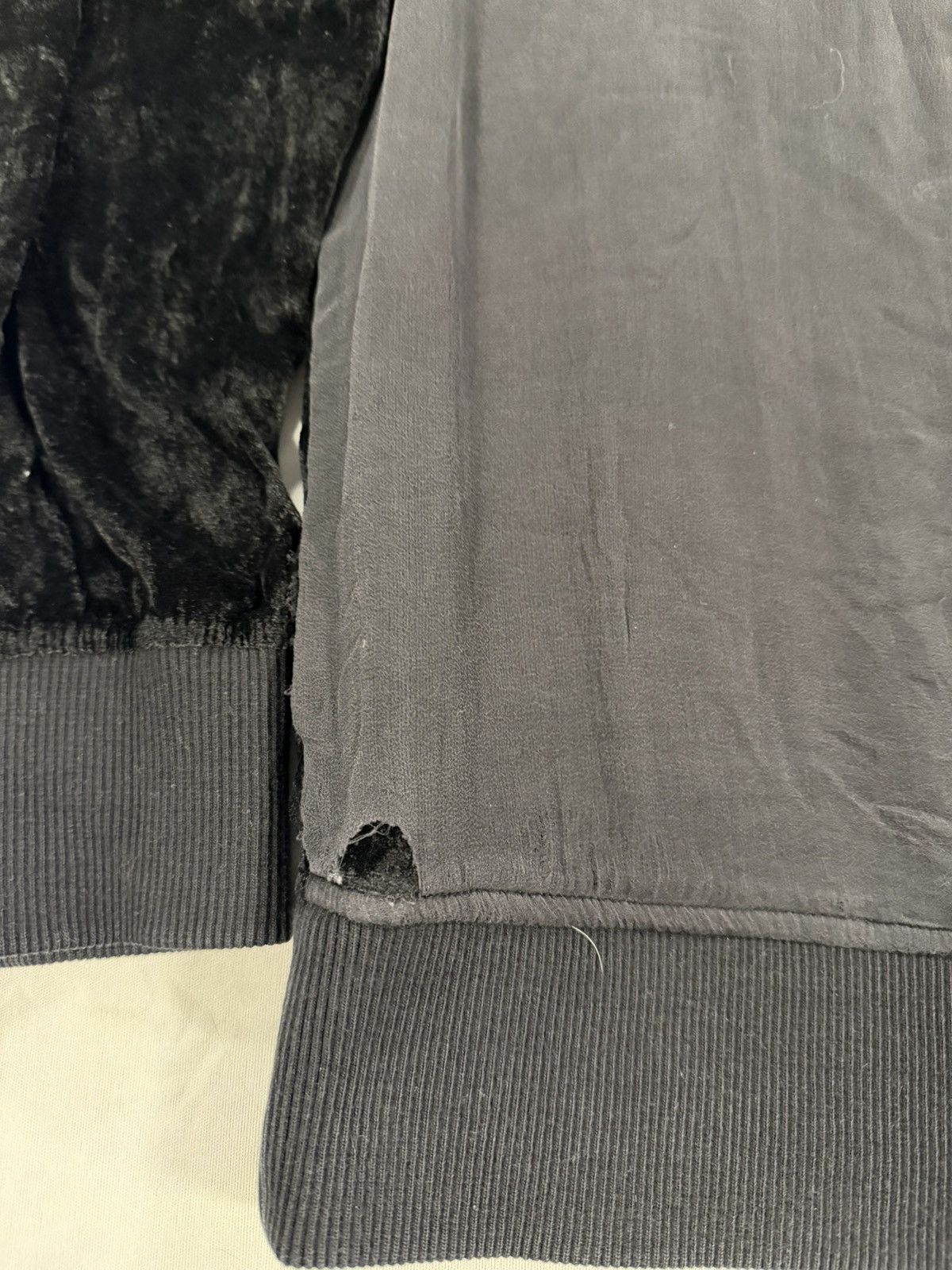 Givenchy Givenchy Black Cat Velour Sweater Size 40 /M Shoulder Zip Size US M / EU 48-50 / 2 - 4 Thumbnail