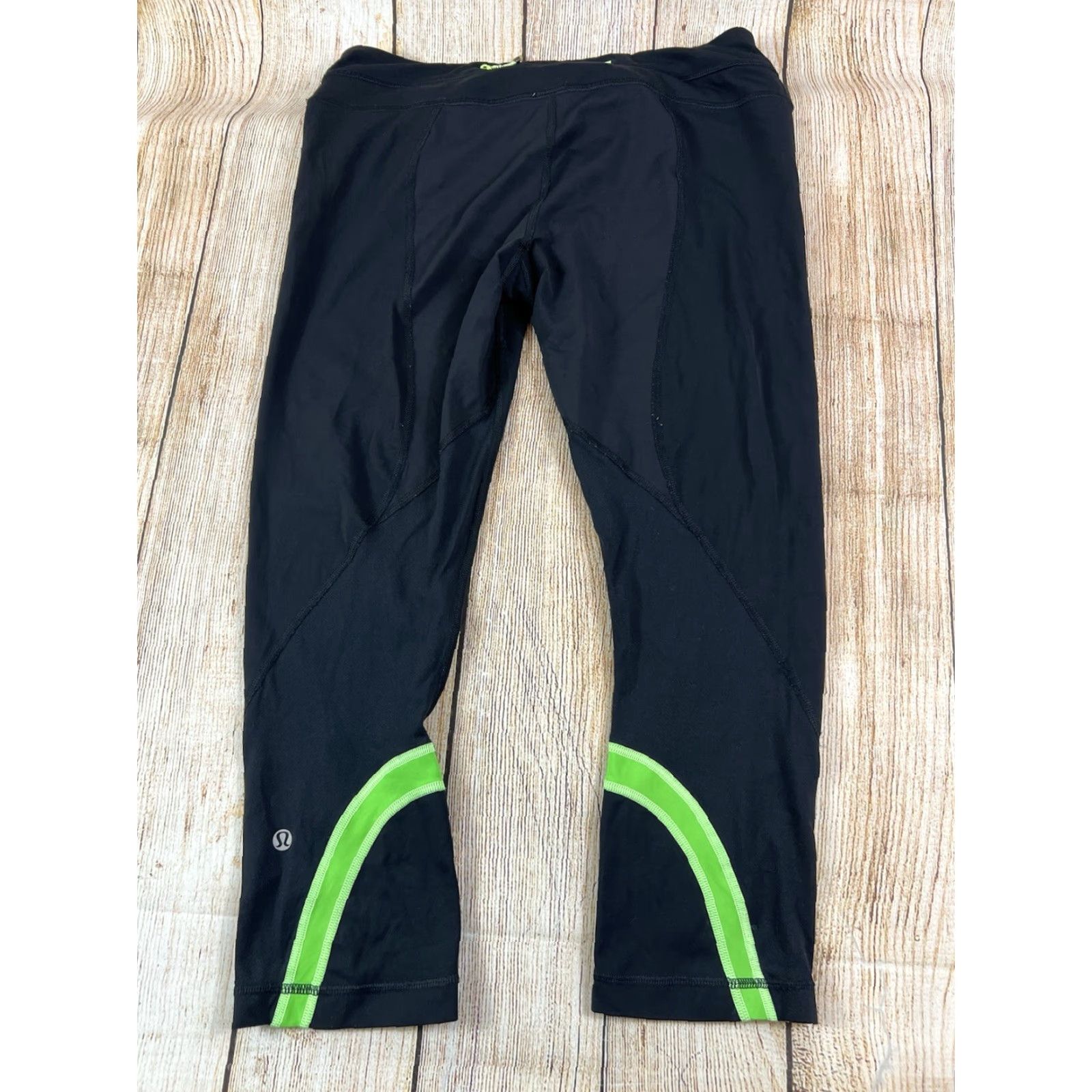 Lululemon Women’s Lululemon Run Inspire Crop Leggings Black and Green Size 8 Size 30" / US 8 / IT 44 - 2 Thumbnail