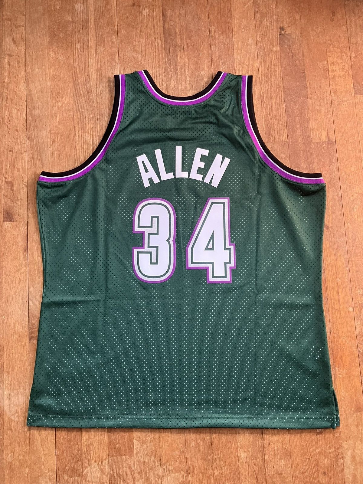 Mitchell & Ness Ray Allen Milwaukee Bucks Mitchell & Ness Jersey Size US XXL / EU 58 / 5 - 5 Thumbnail