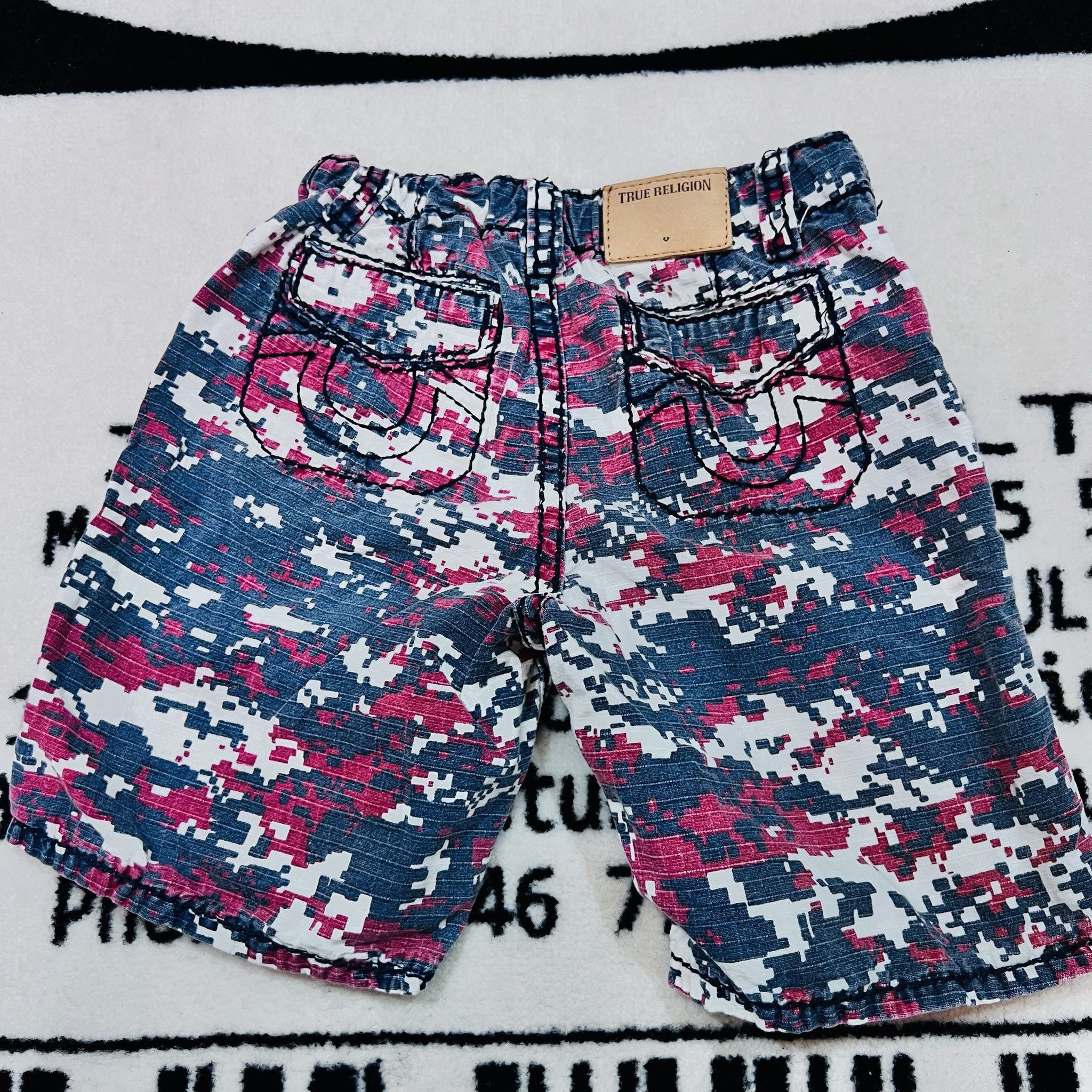 True Religion True Religion Digital Camo Back Flap Pockets Logo Shorts Size 28" / US 6 / IT 42 - 1 Thumbnail