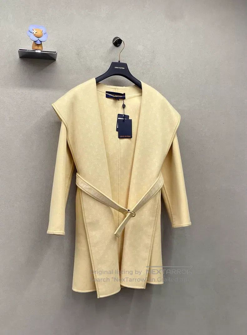 Louis Vuitton Louis Vuitton Yellow hooded lace-up long-sleeved coat Size XXS / US 00 / IT 34 - 3 Thumbnail