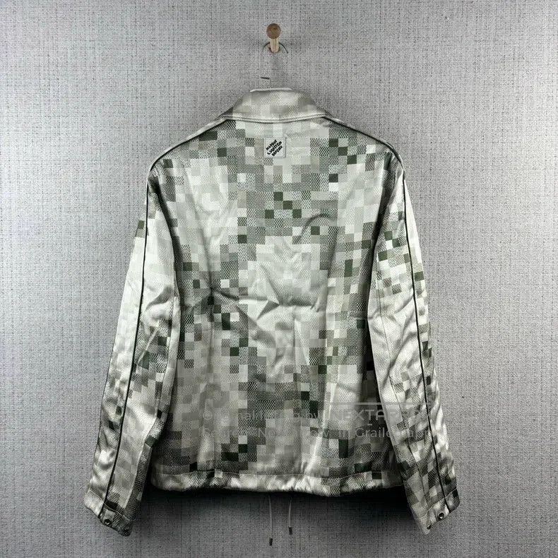 Louis Vuitton Louis Vuitton SS25 jacquard full-print single-breasted dra Size US S / EU 44-46 / 1 - 3 Thumbnail