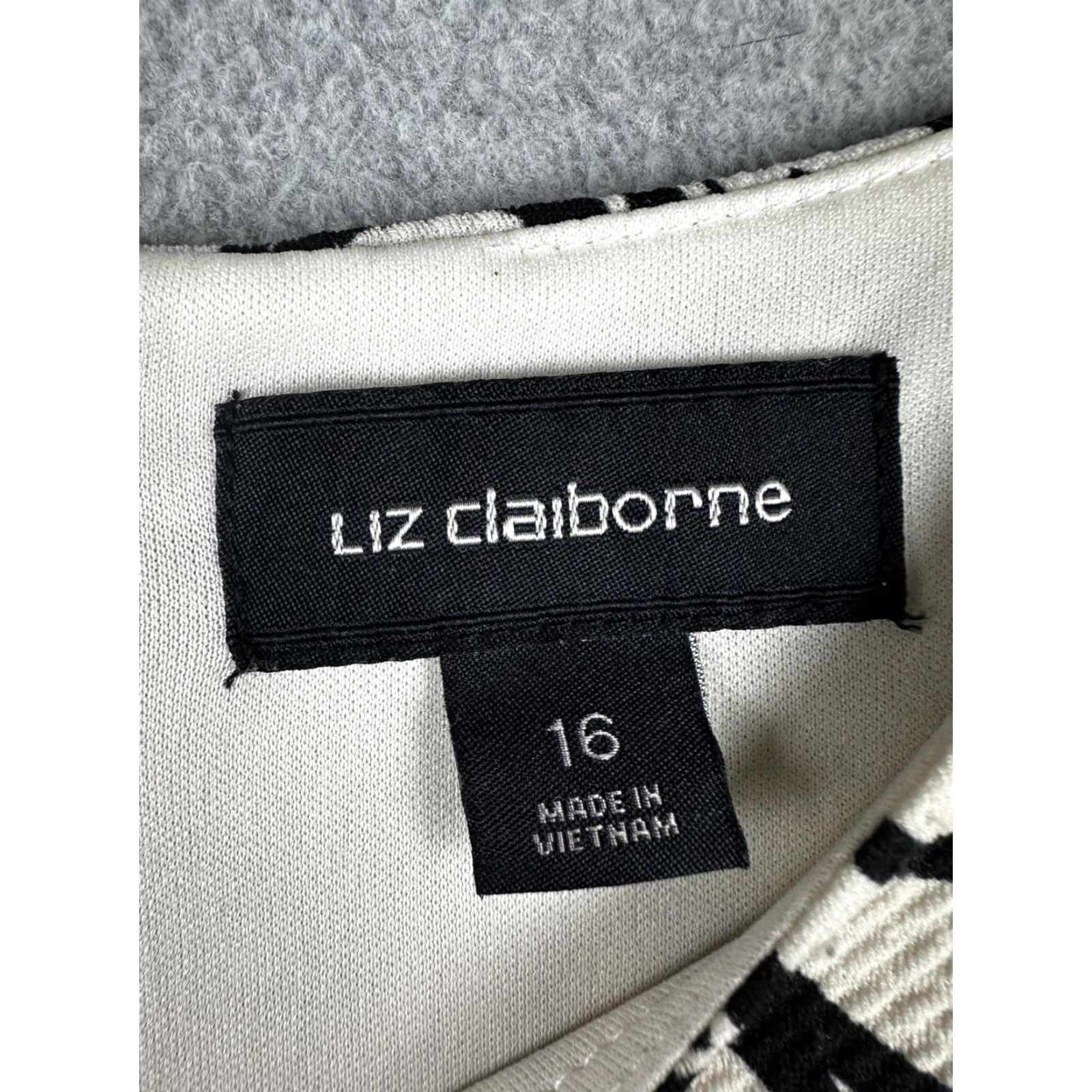 Liz Claiborne Dress Womens 16 Black White Fit Flare Short Sleeve Baroque  Print Floral Knit Round