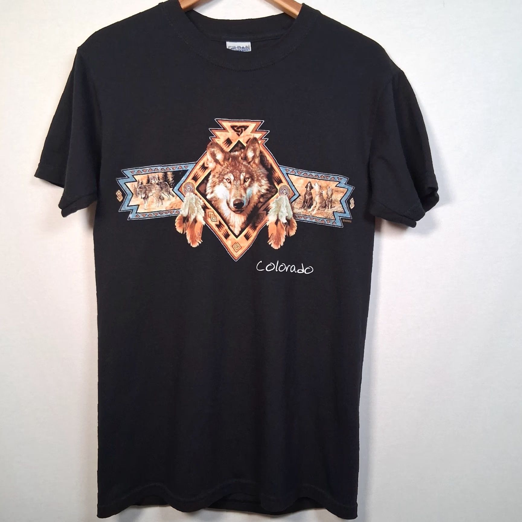 Gildan Gildan Colorado Gray Wolf Shirt Men Small Black Graphic Wolves Feathers Tribal Native Size US S / EU 44-46 / 1 - 2 Thumbnail
