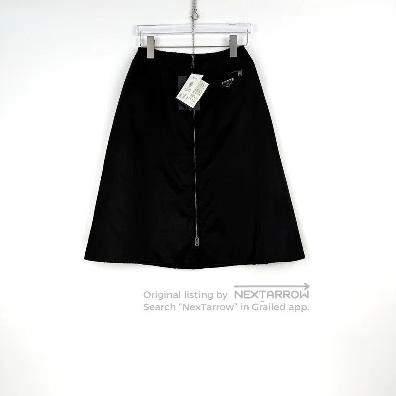 Prada Prada Black metal triangle logo nylon skirt Size 25" / US 0 / IT 36 - 3 Thumbnail