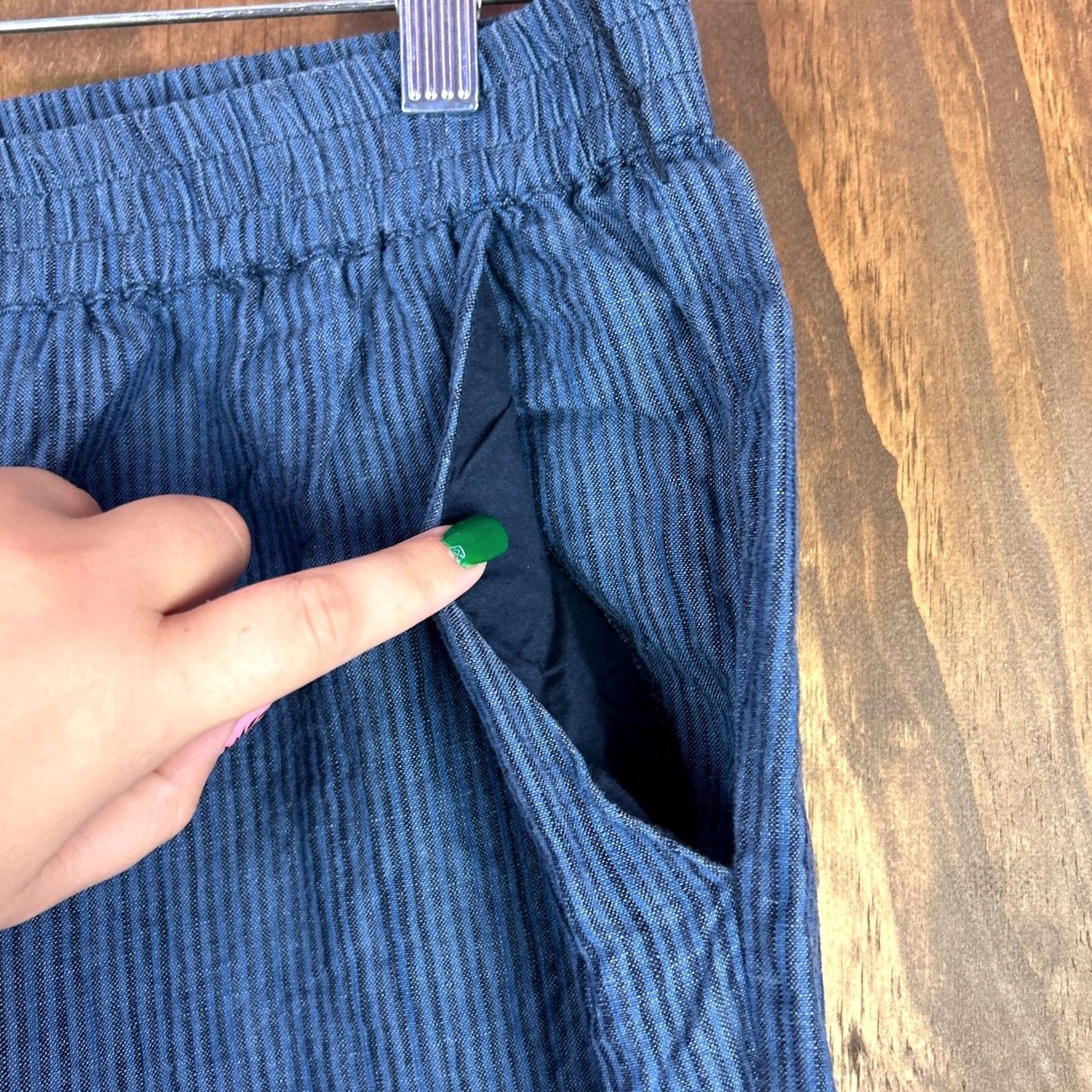Michael Kors Michael Kors Womens Pants Blue Black Striped Pull On Paperbag 10 Wide-Leg Lightweight Front Flat Front Elastic Waist Pockets Mens Womens Boys Girls Size 24" / US 00 / IT 34 - 5 Thumbnail