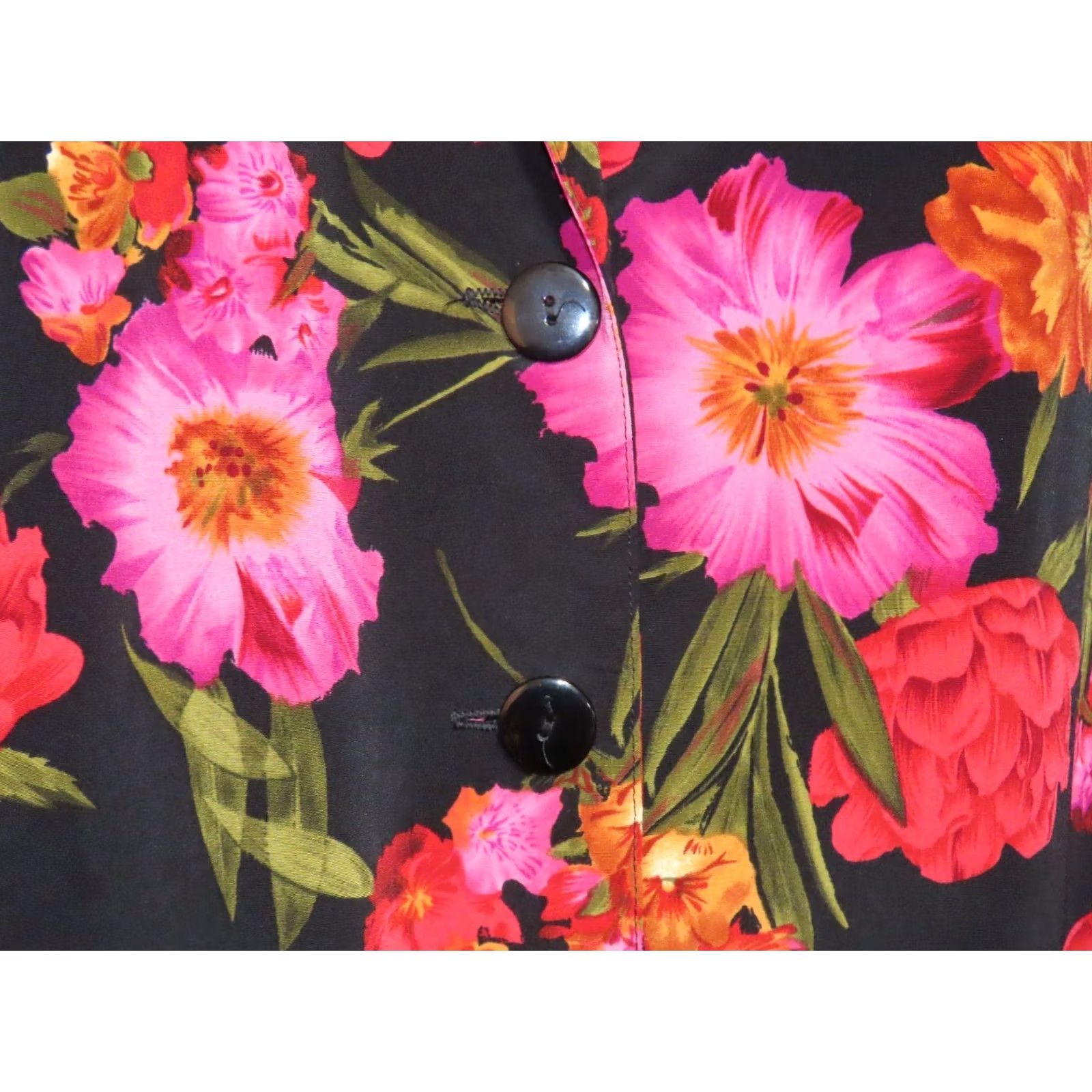 Vintage Maggie Sweet Floral Cluster Black Lightweight Blazer Women Petite Small PS Button Front Collared Pockets Casual Travel Party/Cocktail Juniors? Size S / US 4 / IT 40 - 4 Thumbnail