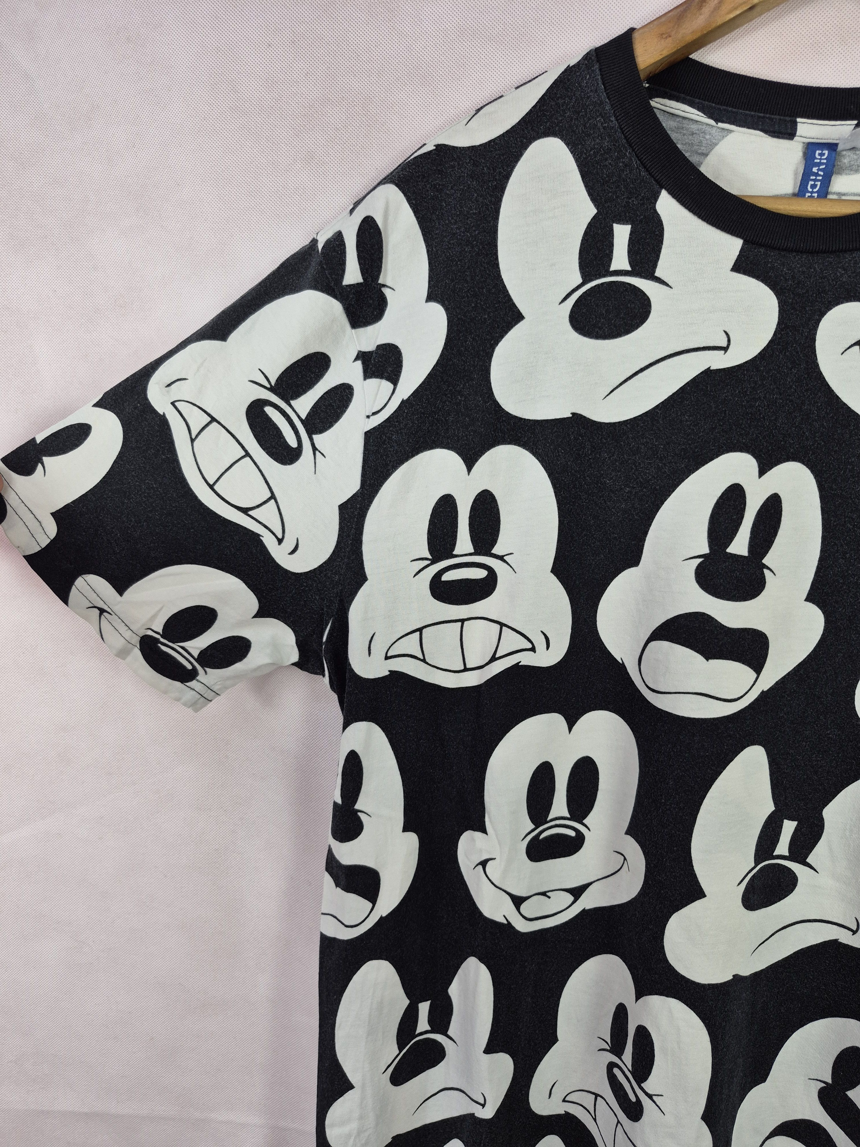 Mickey Mouse 🔥 HnM Divided Mickey Mouse Fullprint AOP Tee Size US XL / EU 56 / 4 - 3 Thumbnail