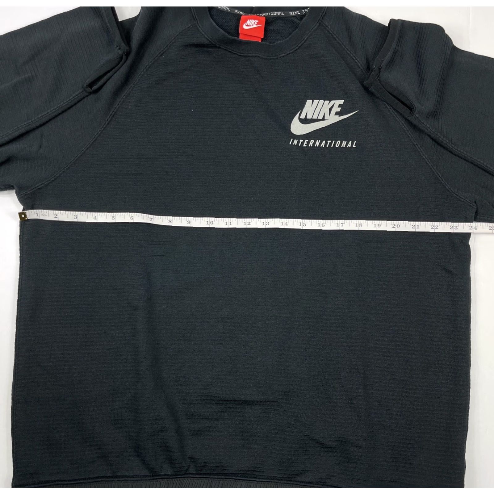 Nike Nike Mens Sweatshirt Crewneck Reflective Swoosh Jacket Running International Size US XL / EU 56 / 4 - 6 Thumbnail