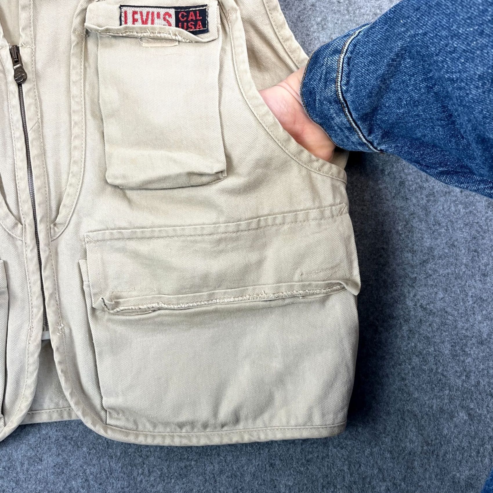 Levi's VINTAGE Levi's Jacket Vest Mens Small Beige 70s Italy Made Full Zip Pockets Logo Canvas Cotton Size US S / EU 44-46 / 1 - 6 Thumbnail