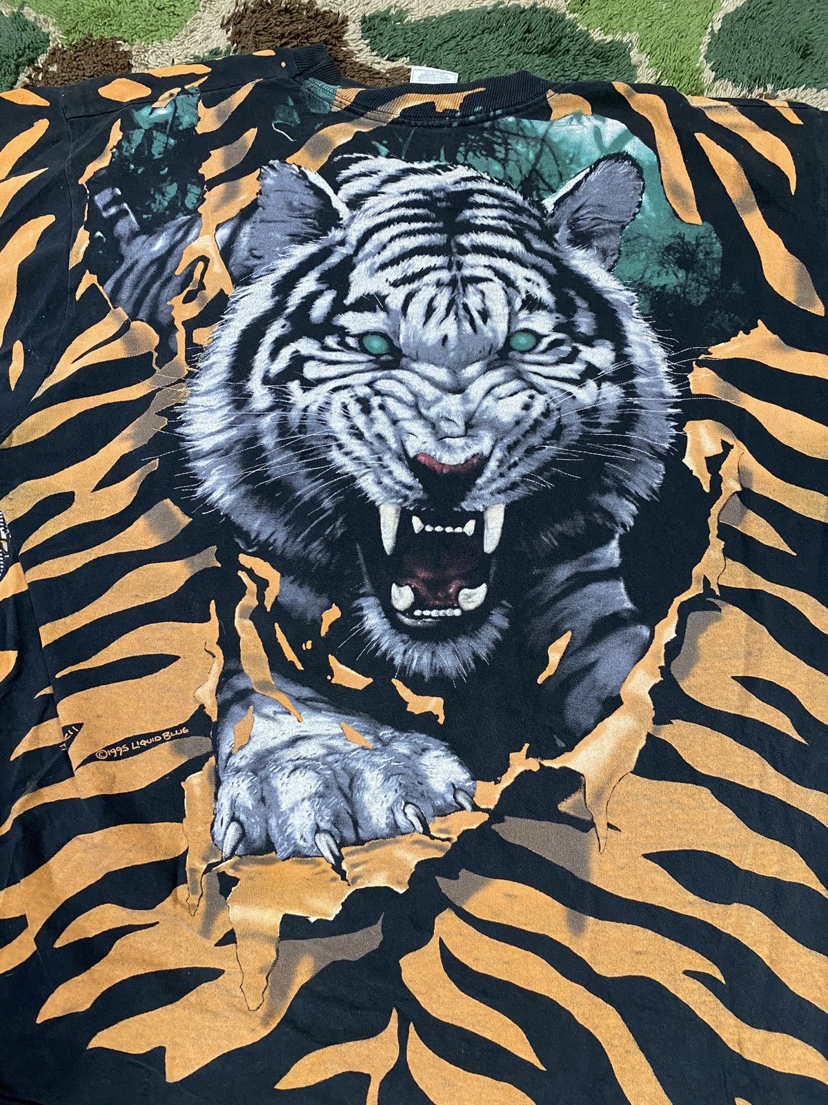Liquid Blue Vintage 1995 Liquid Blue Tiger T-Shirt Adult XLarge Size US XL / EU 56 / 4 - 5 Thumbnail