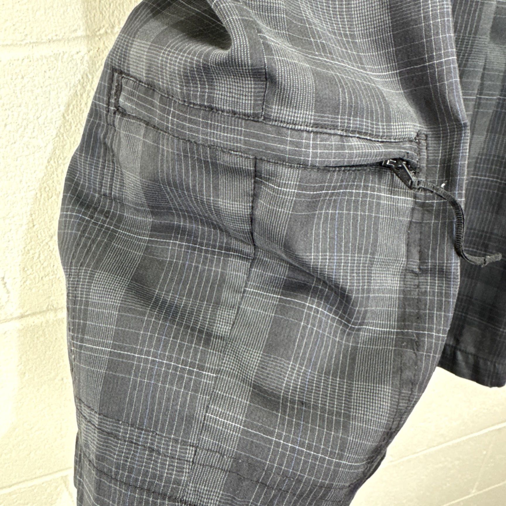 Vintage Greg Norman Shorts Mens 34 Black Plaid Golfing Golf Adult Outdoors Active Size US 34 / EU 50 - 4 Thumbnail