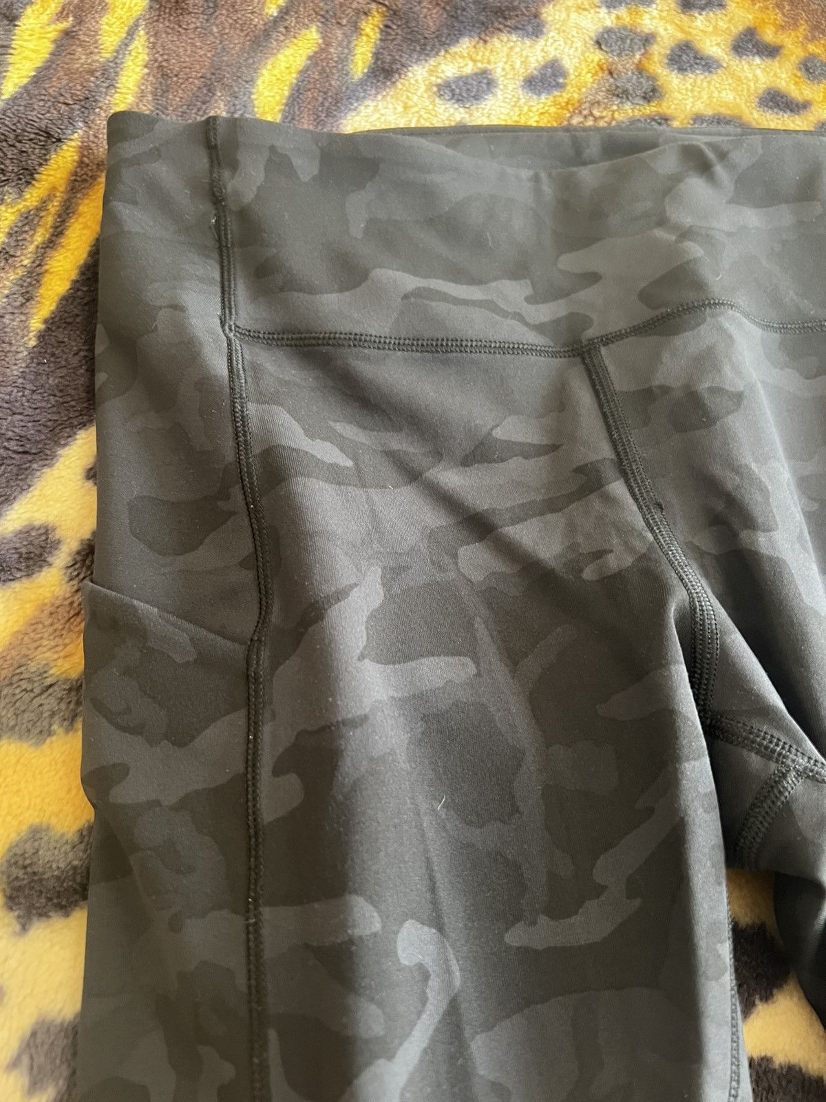 Lululemon Lululemon Black Camo Women’s Leggings Size 27" / US 4 / IT 40 - 8 Thumbnail