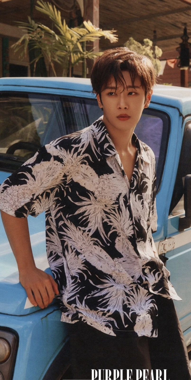 Valentino Pineapple print silk bowling shirt size46 Size US S / EU 44-46 / 1 - 2 Thumbnail