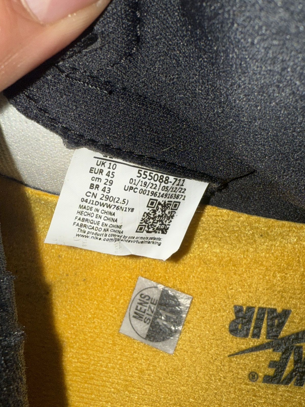 Jordan Brand × Nike Nike Air Jordan 1 “Taxi” Size US 11 / EU 44 - 3 Thumbnail