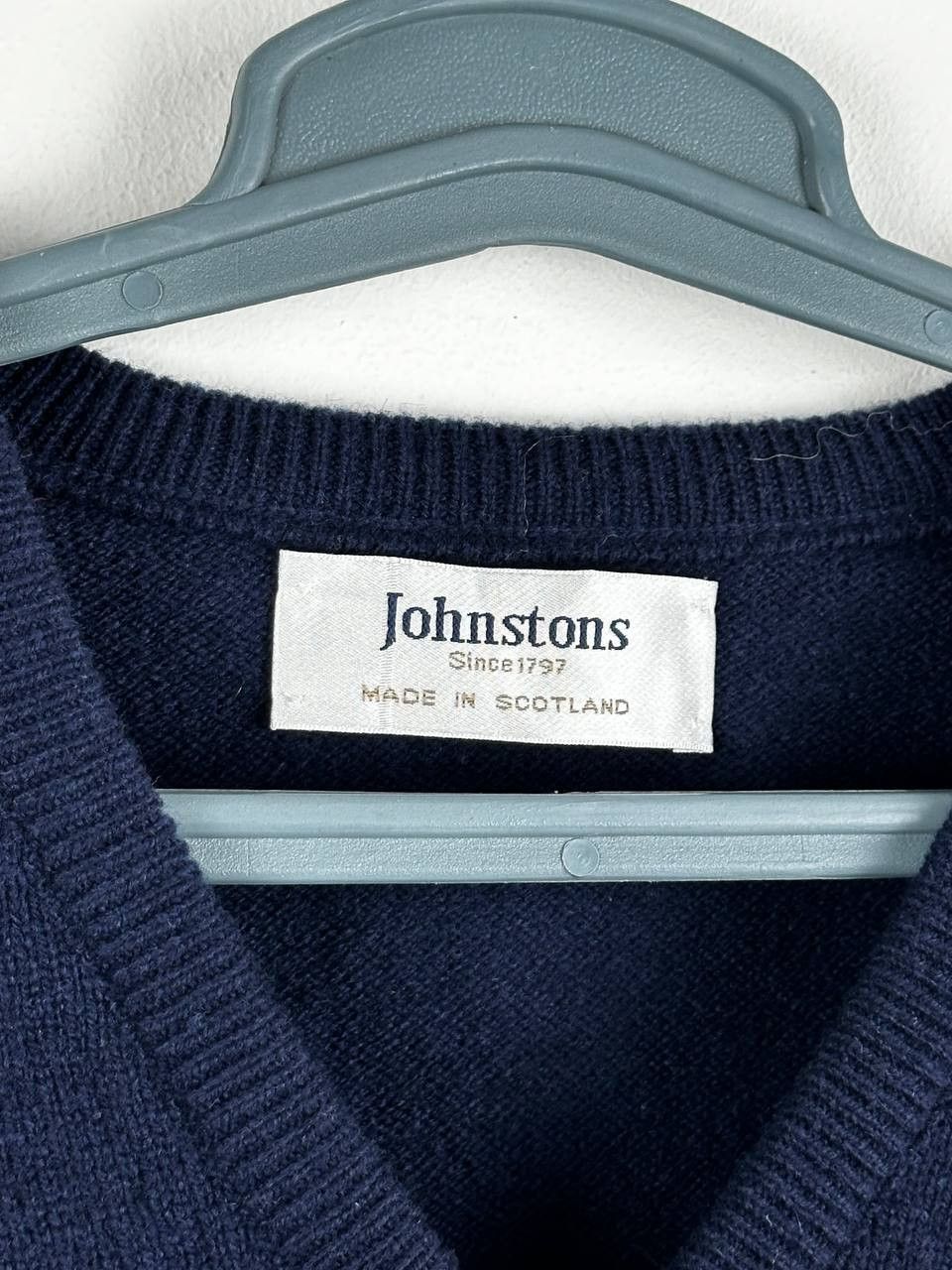 Johnstons Of Elgin Johnstons Of Elgin Navy Wool Sweater Vest Size US L / EU 52-54 / 3 - 4 Thumbnail