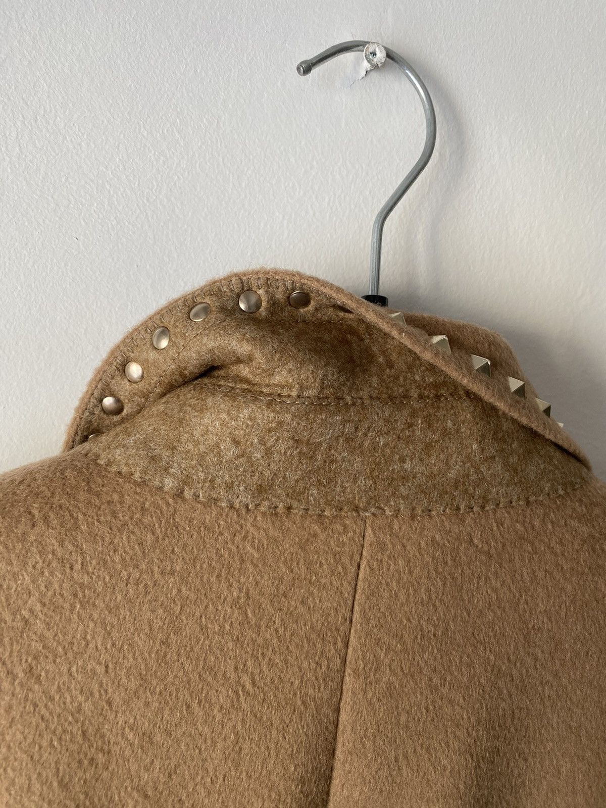 Valentino Valentino Rock Stud Camel Coat size 48 Size US M / EU 48-50 / 2 - 6 Thumbnail