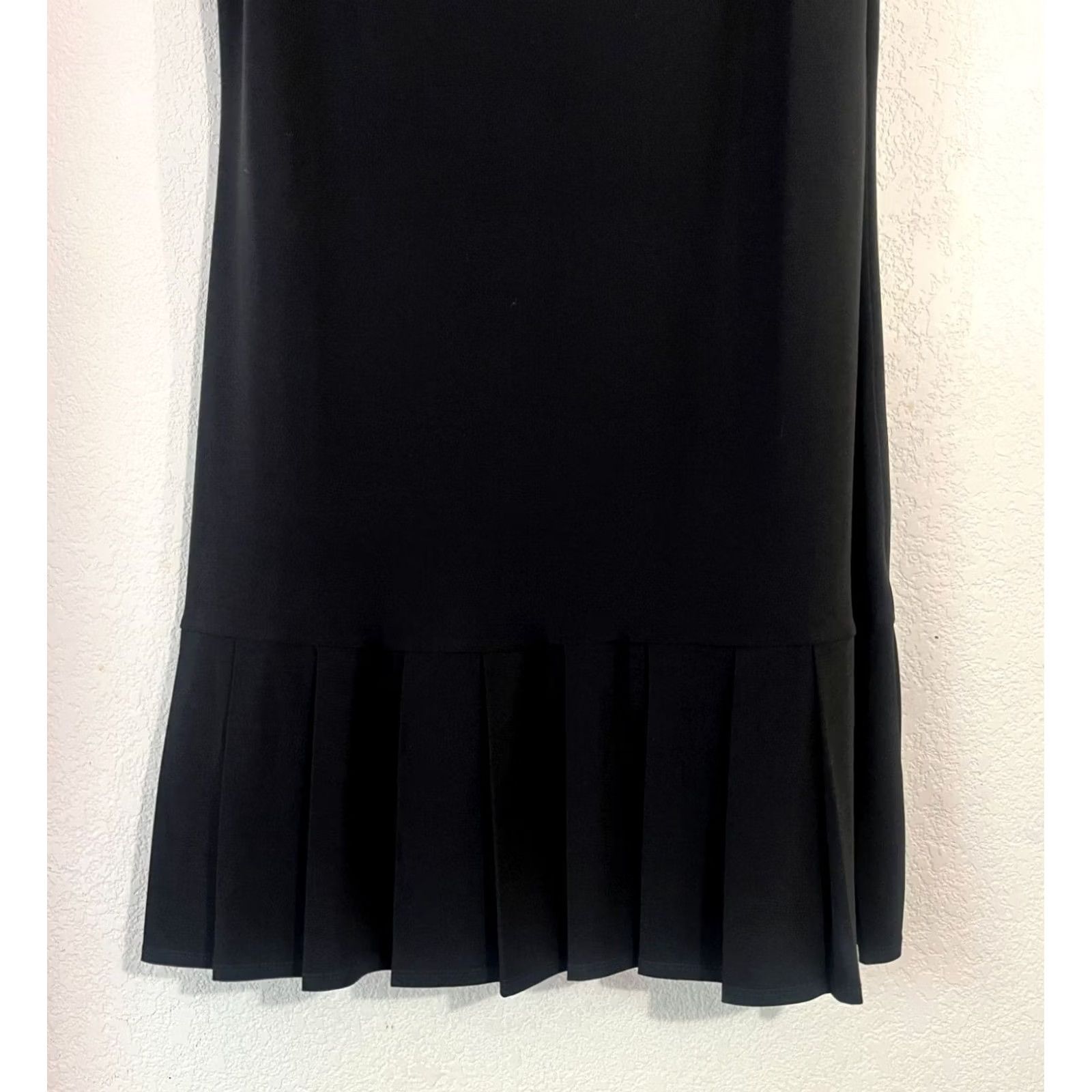 White House Black Market White House Black Market Womens Sleeveless Mini Dress Medium Beaded V-Neck Pleated Hem Black 90s Classic Beach Size M / US 6-8 / IT 42-44 - 2 Thumbnail